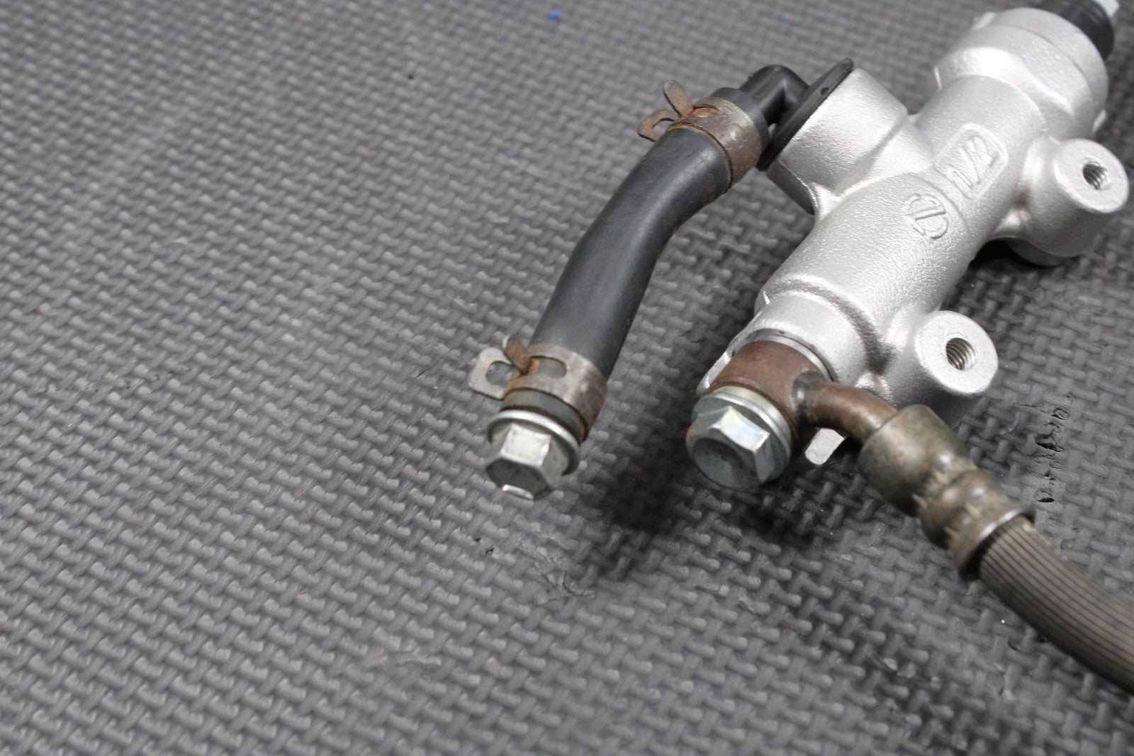 2000 SUZUKI DRZ400 OEM REAR BACK BRAKE CALIPER MASTER CYLINDER PEDAL HOSE - hggarage
