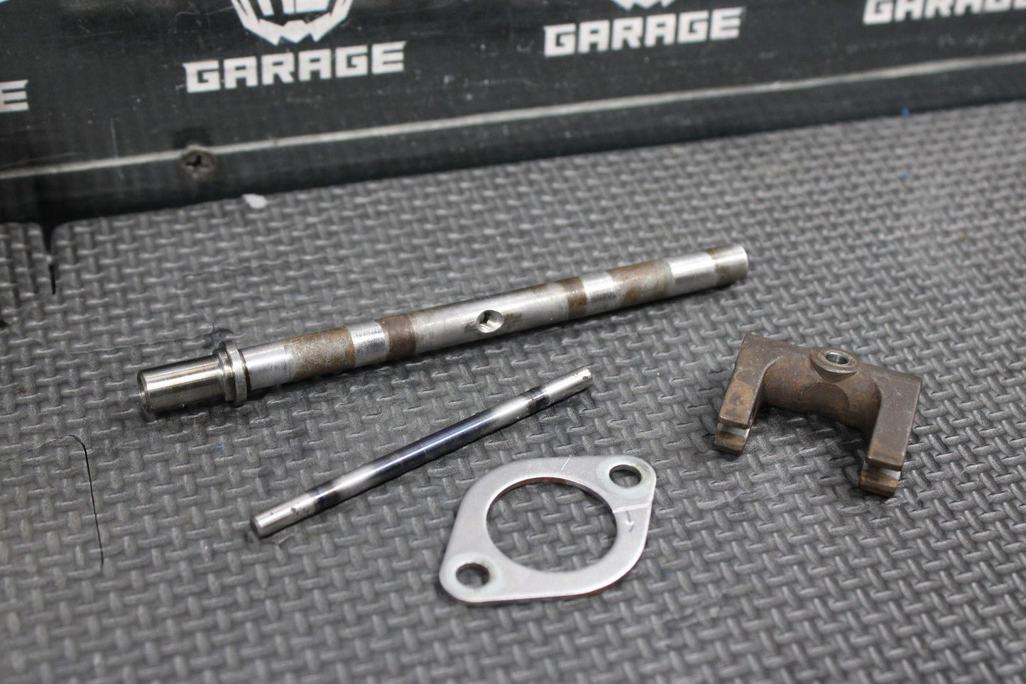 1996 SUZUKI RM250 MODEL T OEM ENGINE POWER VALVE GOVERNOR EXHAUST VALVE ASSEMBLY - hggarage