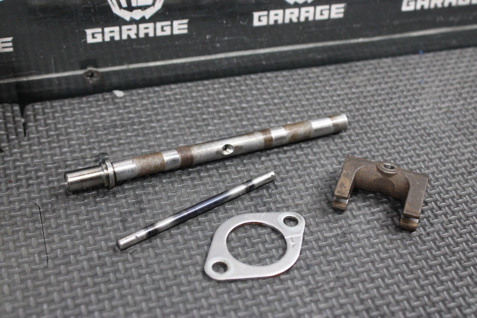 1996 SUZUKI RM250 MODEL T OEM ENGINE POWER VALVE GOVERNOR EXHAUST VALVE ASSEMBLY - hggarage