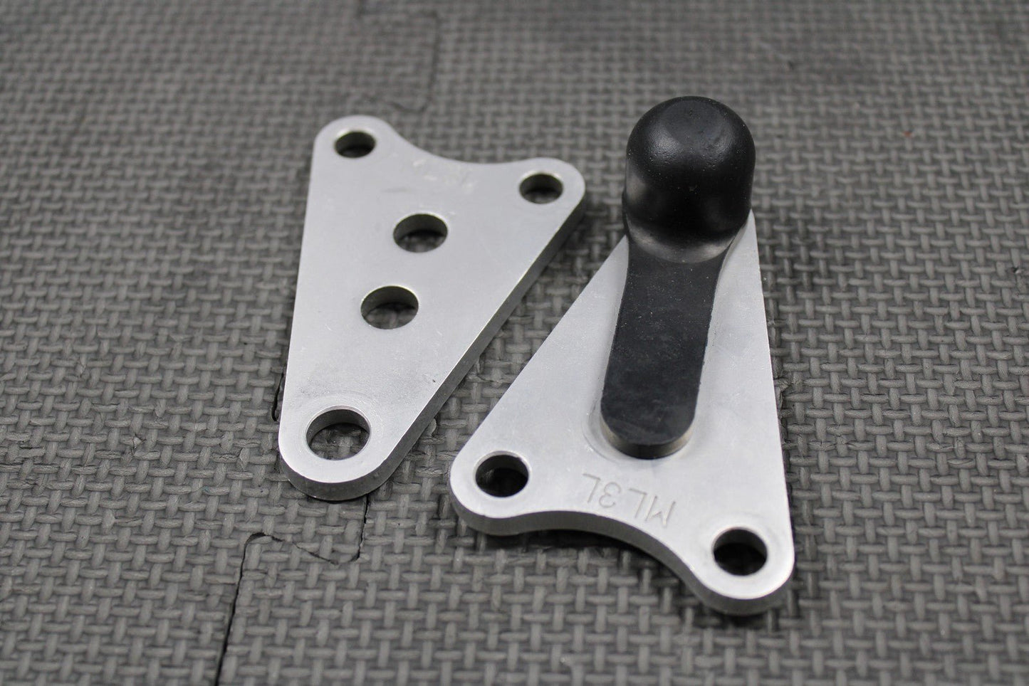 1988 1989 HONDA CR250R 87 - 88 CR500R OEM ENGINE MOTOR MOUNT HEAD HANGER BRACKETS - hggarage