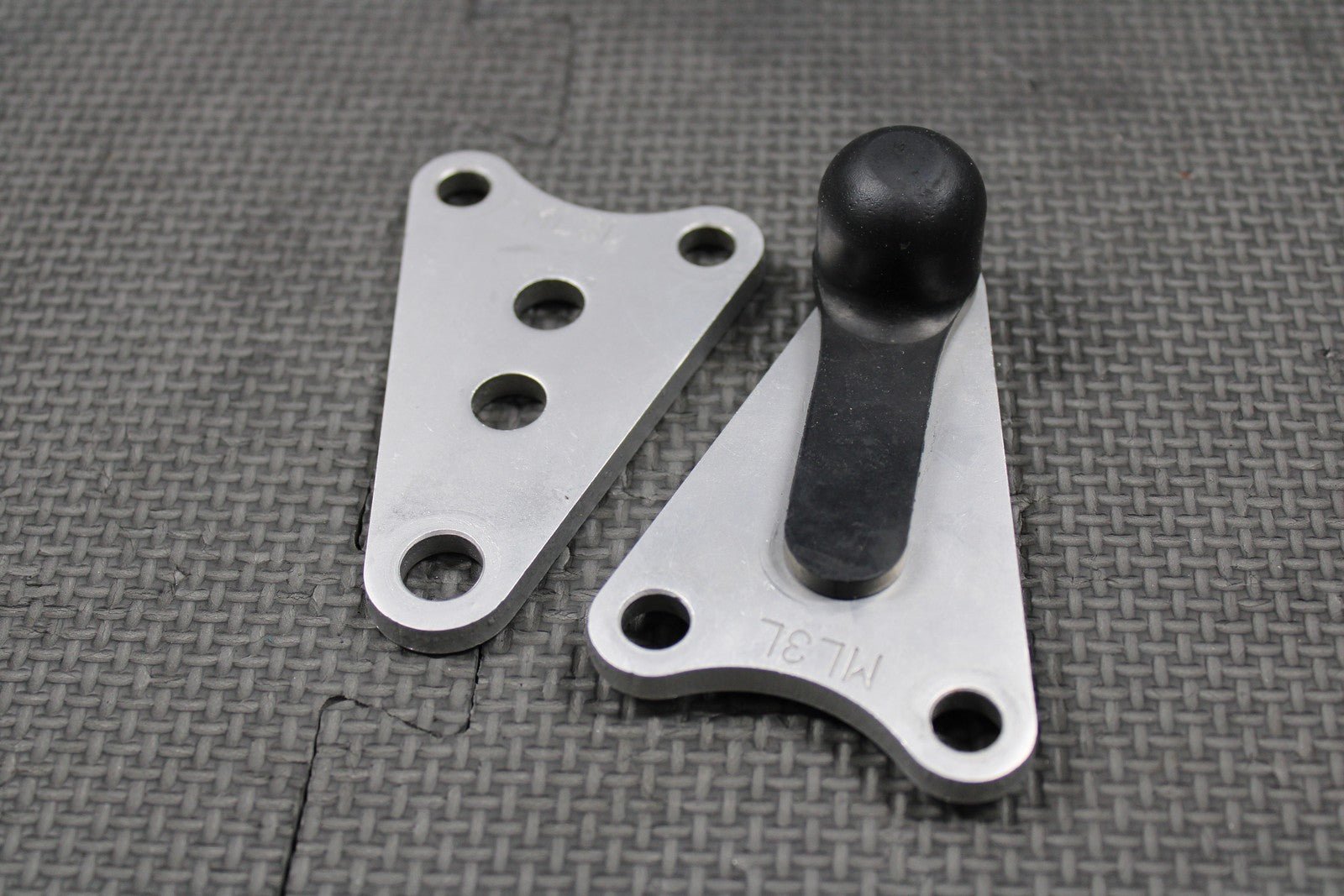 1988 1989 HONDA CR250R 87 - 88 CR500R OEM ENGINE MOTOR MOUNT HEAD HANGER BRACKETS - hggarage