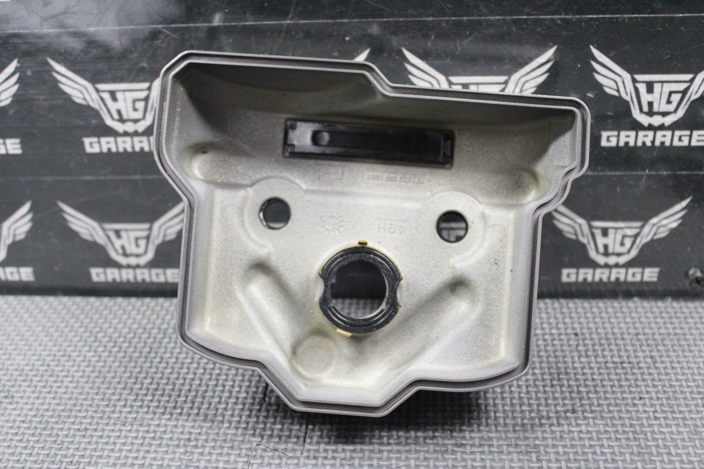 2020 SUZUKI 17 - 25 RMZ250 OEM CYLINER HEAD VALVE COVER & BOLTS 11171 - 49H01 NICE - hggarage
