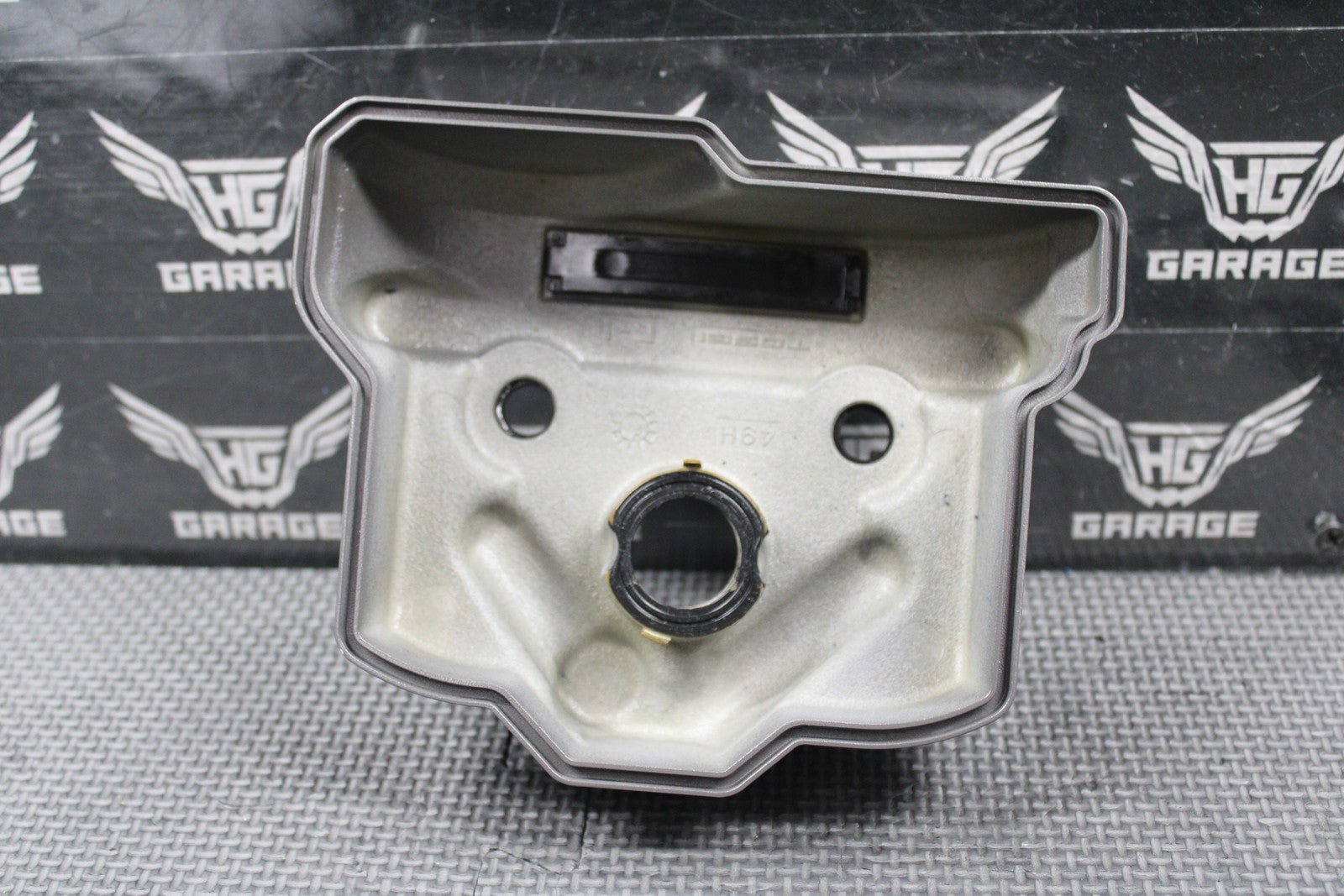 2020 SUZUKI 17 - 25 RMZ250 OEM CYLINER HEAD VALVE COVER & BOLTS 11171 - 49H01 NICE - hggarage