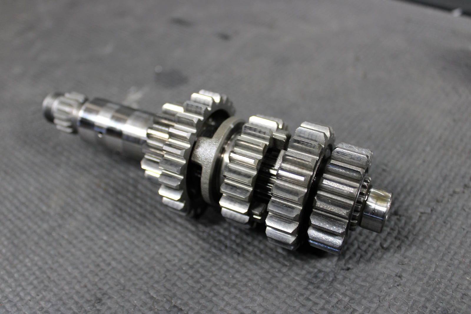 2006 YAMAHA YZ250F OEM ENGINE TRANSMISSION TRANNY ASSEMBLY GEARS - hggarage