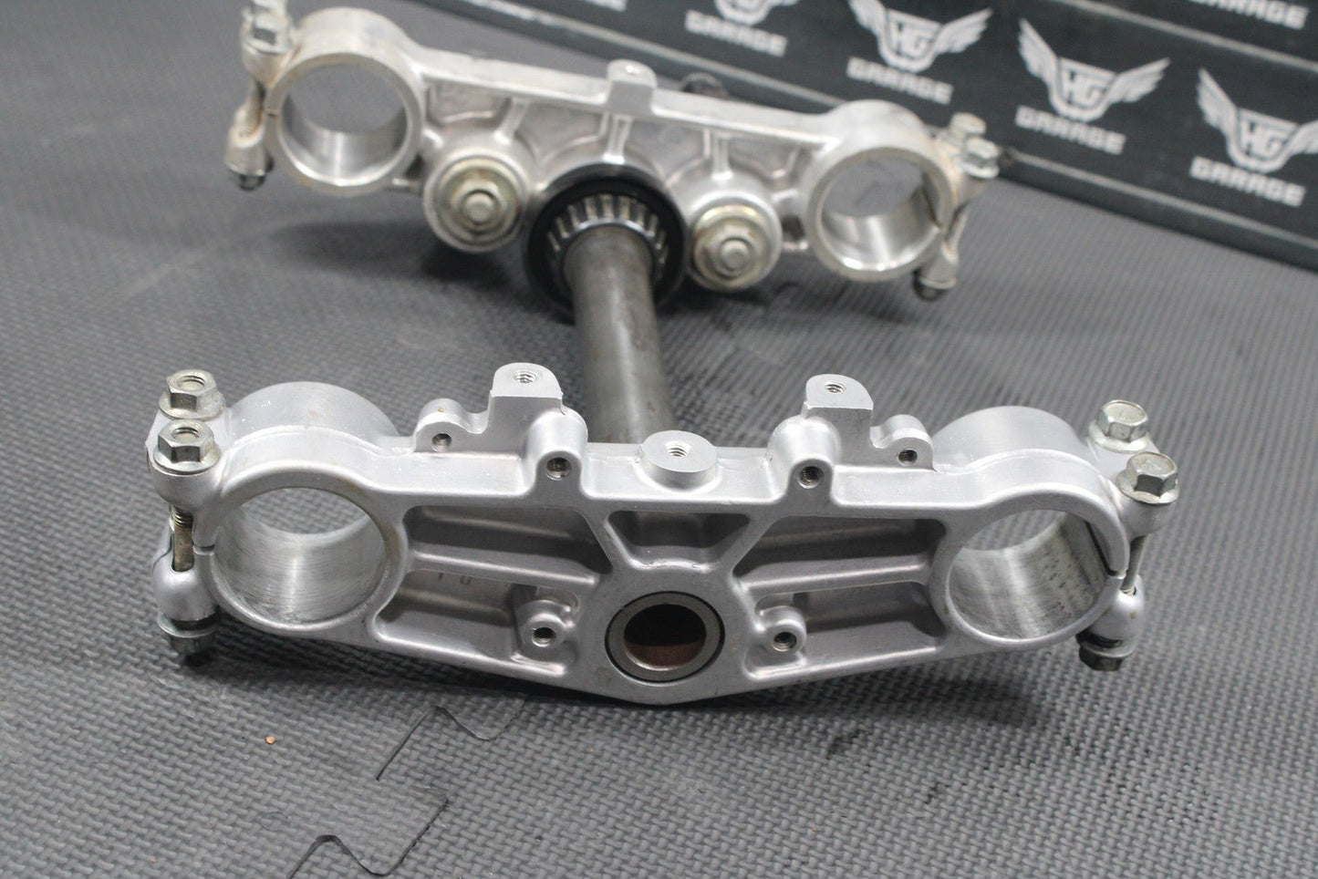 1986 KAWASAKI KDX200 OEM FRONT FORKS LOWER UPPER TRIPLE TREE STEM CLAMP SET - hggarage
