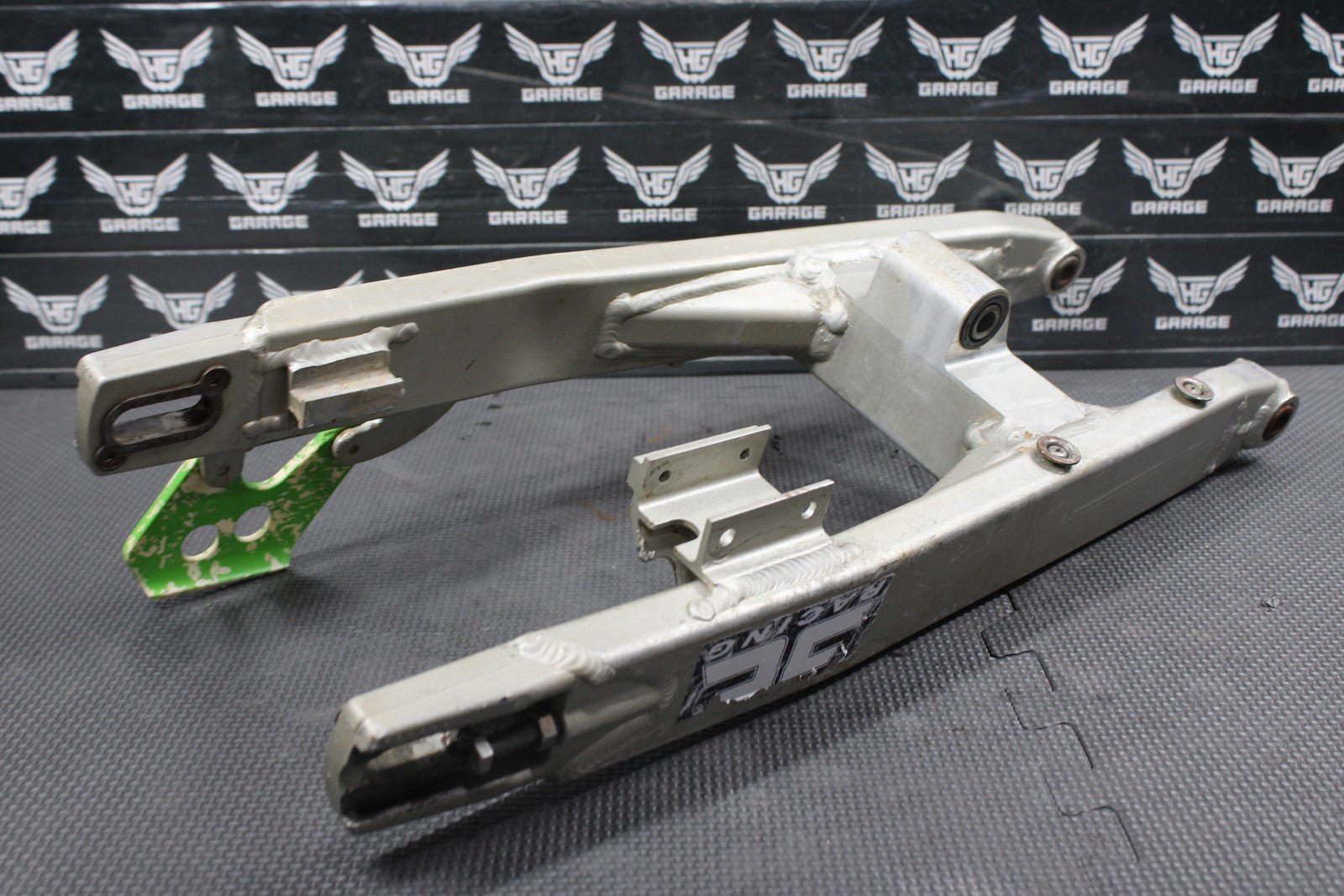2001 KAWASAKI KX100 OEM SWINGARM SWING ARM SUSPENSION 33001 - 1543 - TX READ DESC! - hggarage
