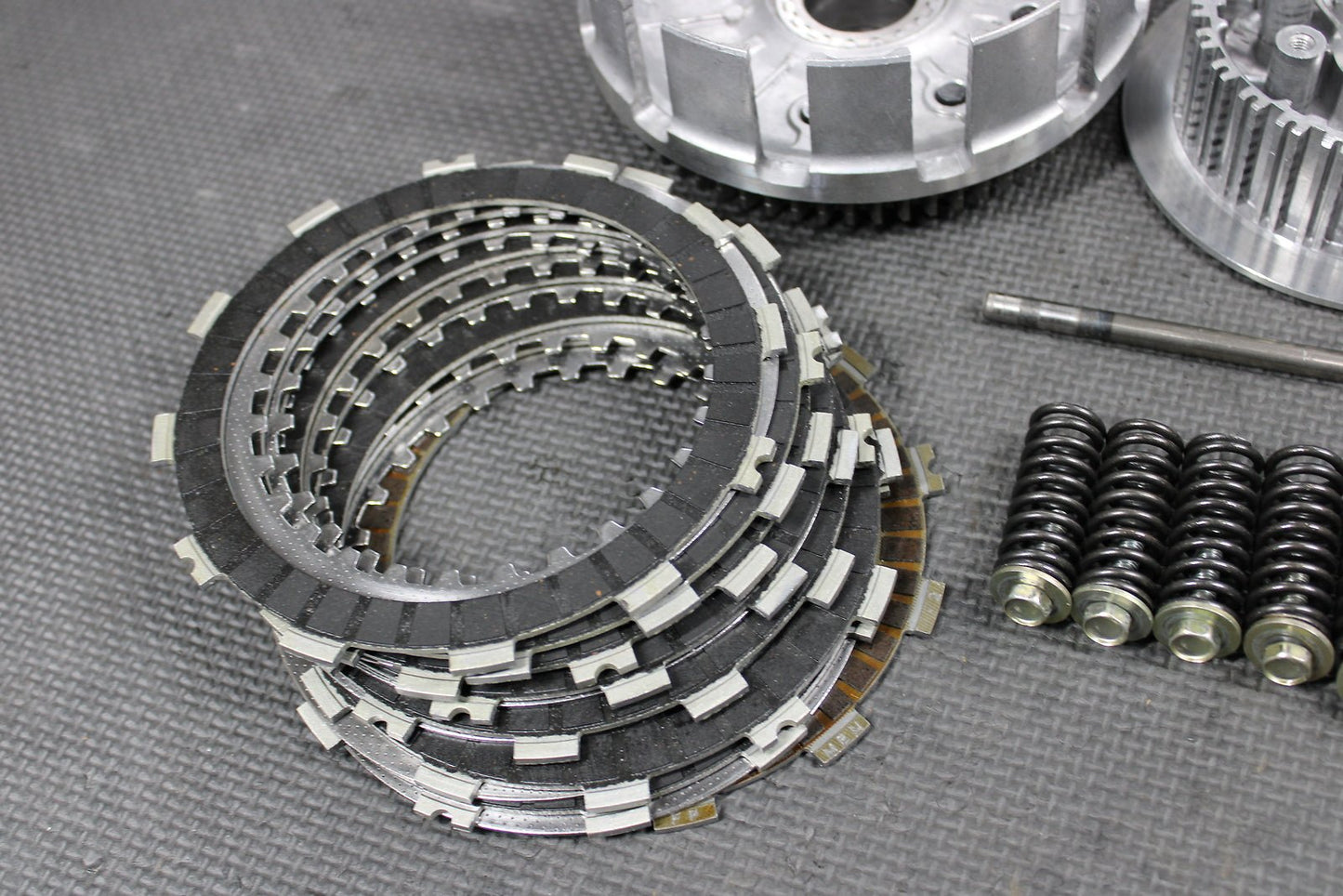 2002 HONDA CRF450R OEM COMPLETE CLUTCH W PLATES BASKET HUB 22100 - MEB - 305 - hggarage