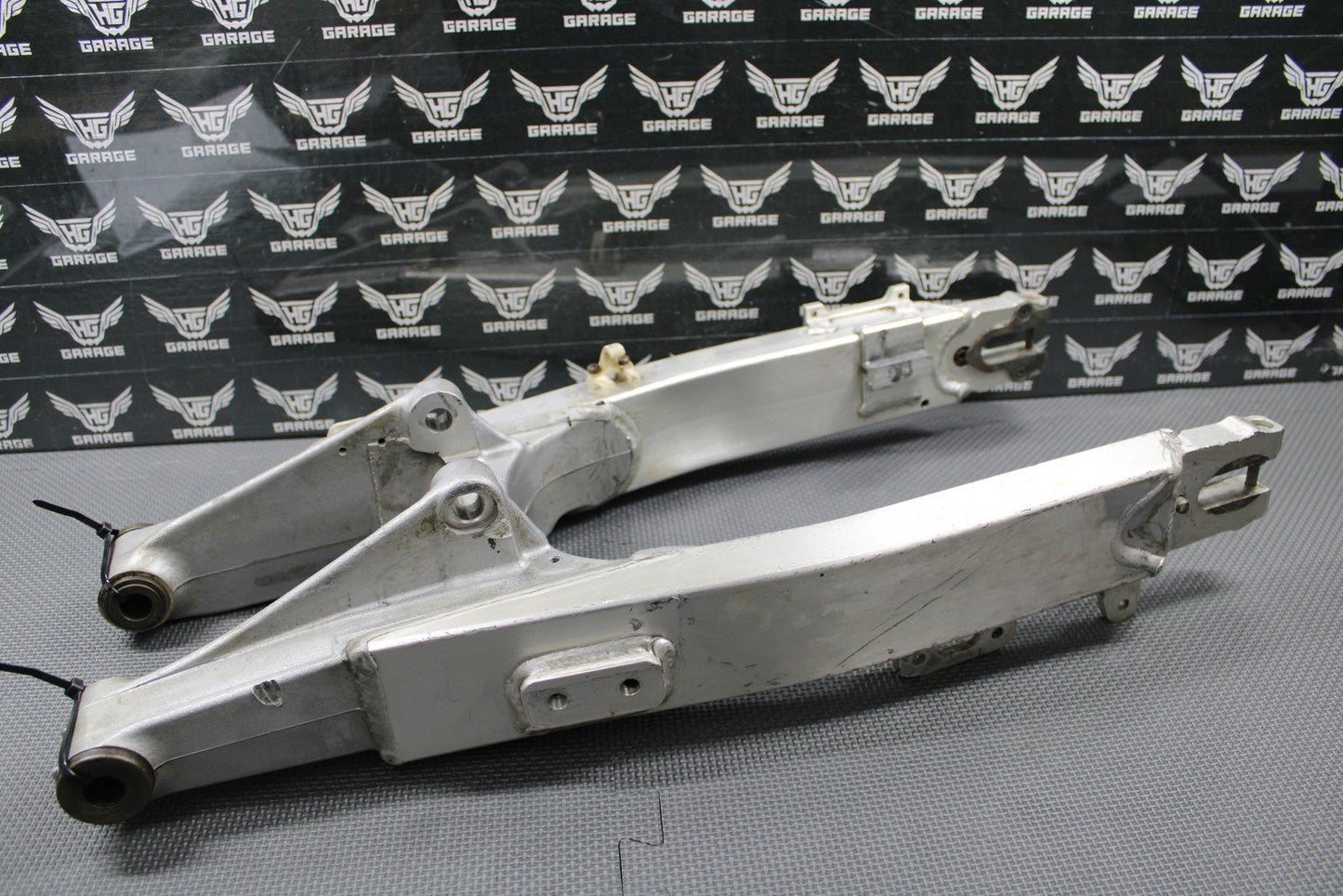 1995 SUZUKI RMX250 MODEL S OEM SWINGARM SWING ARM REAR SUSPENSION 61000 - 29E30 - hggarage