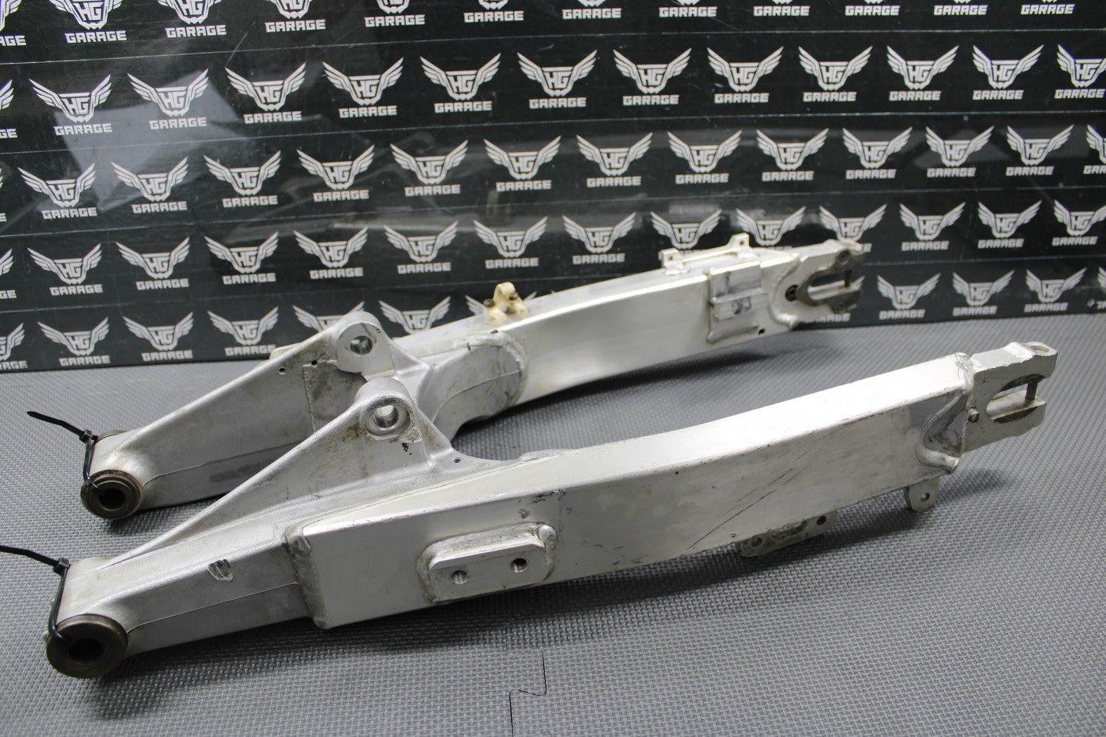 1995 SUZUKI RMX250 MODEL S OEM SWINGARM SWING ARM REAR SUSPENSION 61000 - 29E30 - hggarage