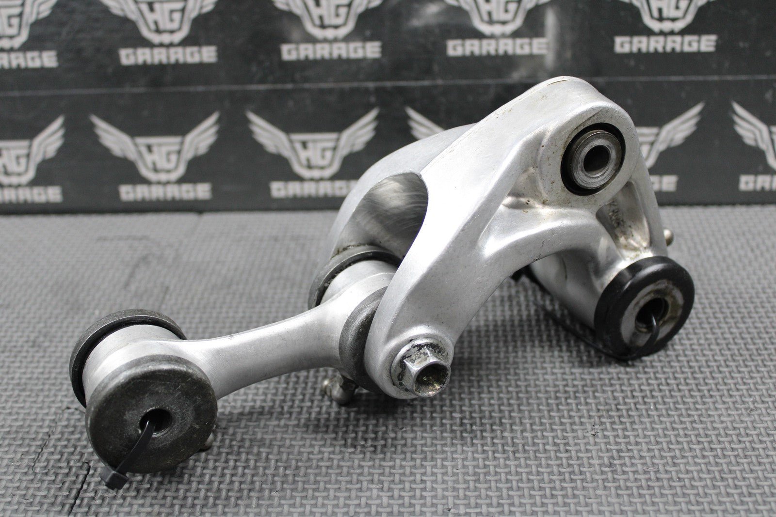 1991 HONDA 86 - 95 XR250R OEM REAR SHOCK LINKAGE ARM BOLTS 52460 - KN5 - 000 NICE! - hggarage