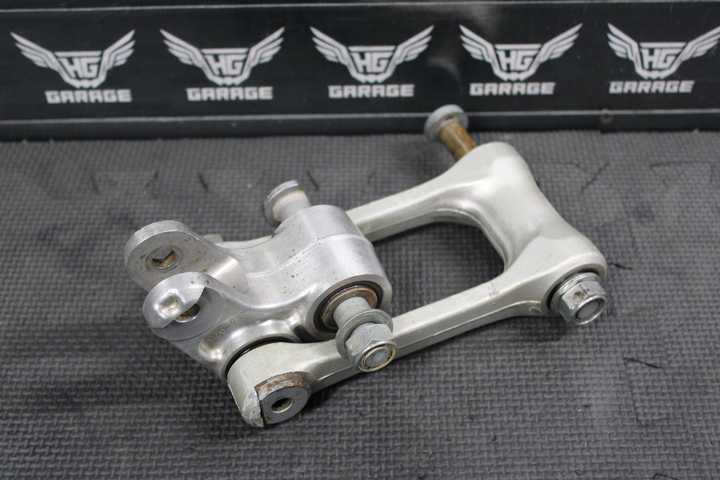 2009 YAMAHA YZ250F YZ450F OEM REAR SHOCK LINKAGE LINKS 17D - 2217A - 00 - 00 - hggarage