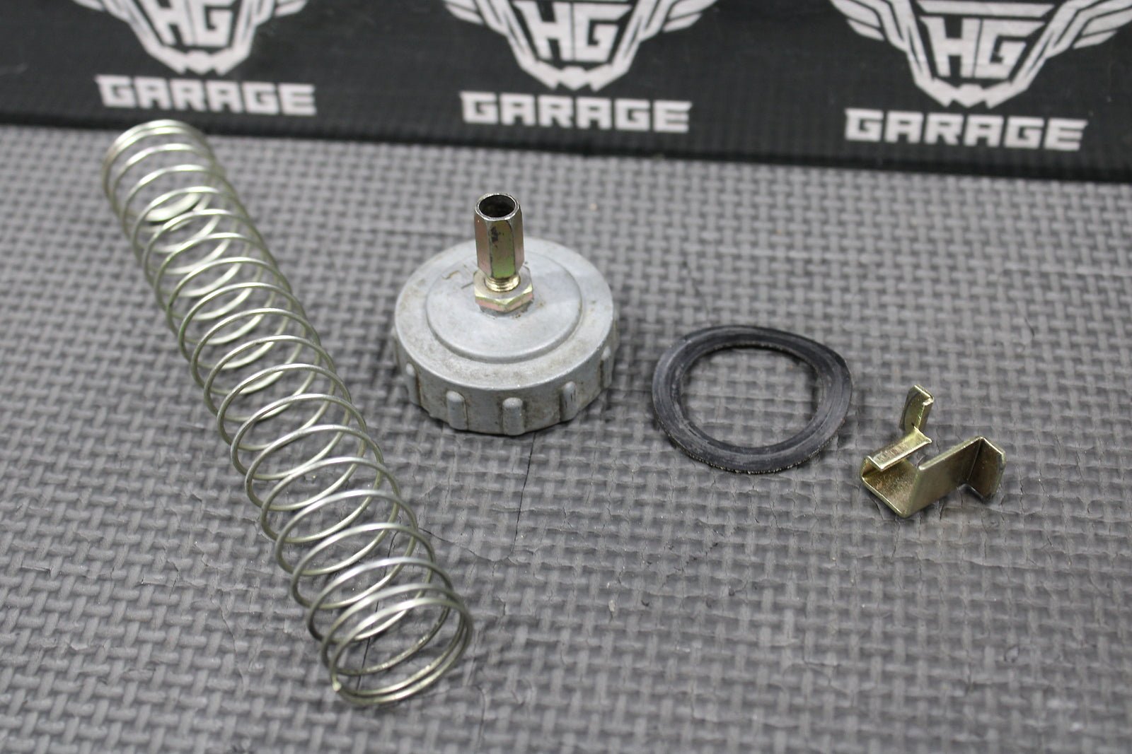 1985 KAWASAKI KX80 OEM CARB CARBURETOR SLIDE VALVE NEEDLE HARDWARE 15001 - 1108 - hggarage