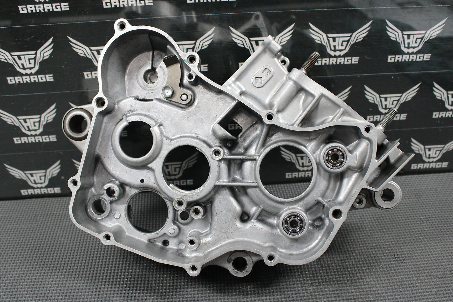 2000 99 - 02 HONDA CR125R OEM RIGHT ENGINE MOTOR CRANKCASE CRANK CASE 11100 - KZ4 - L1 - hggarage