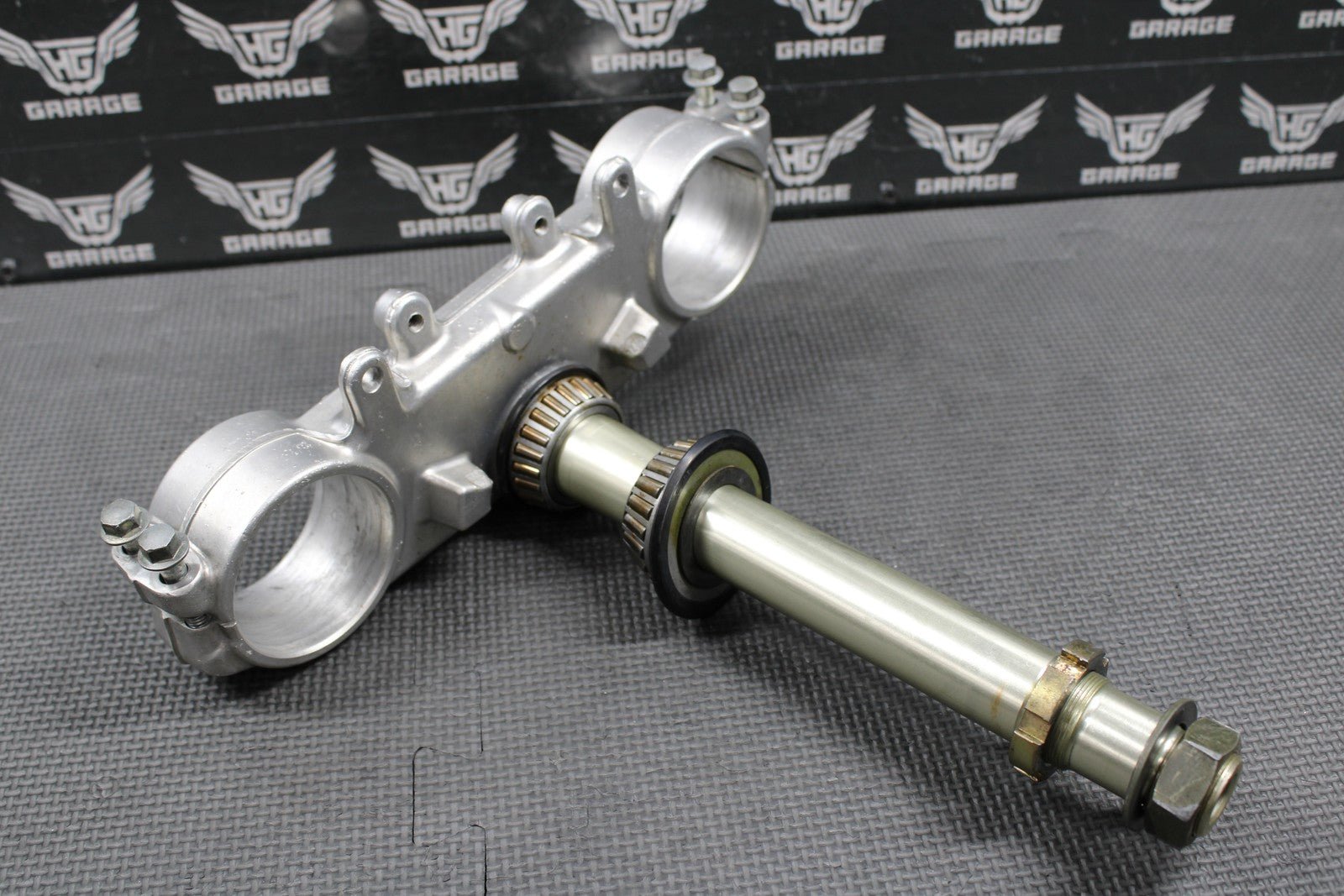 1999 YAMAHA YZ125 OEM FRONT FORKS CLAMP LOWER TRIPLE TREE STEM 5DH - 23340 - M0 - 00 - hggarage