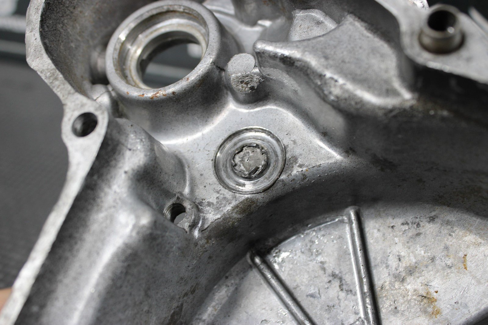 1991 86 - 95 HONDA CR80R OEM ENGINE MOTOR SIDE CLUTCH COVER 11330 - GS2 - 405 - hggarage