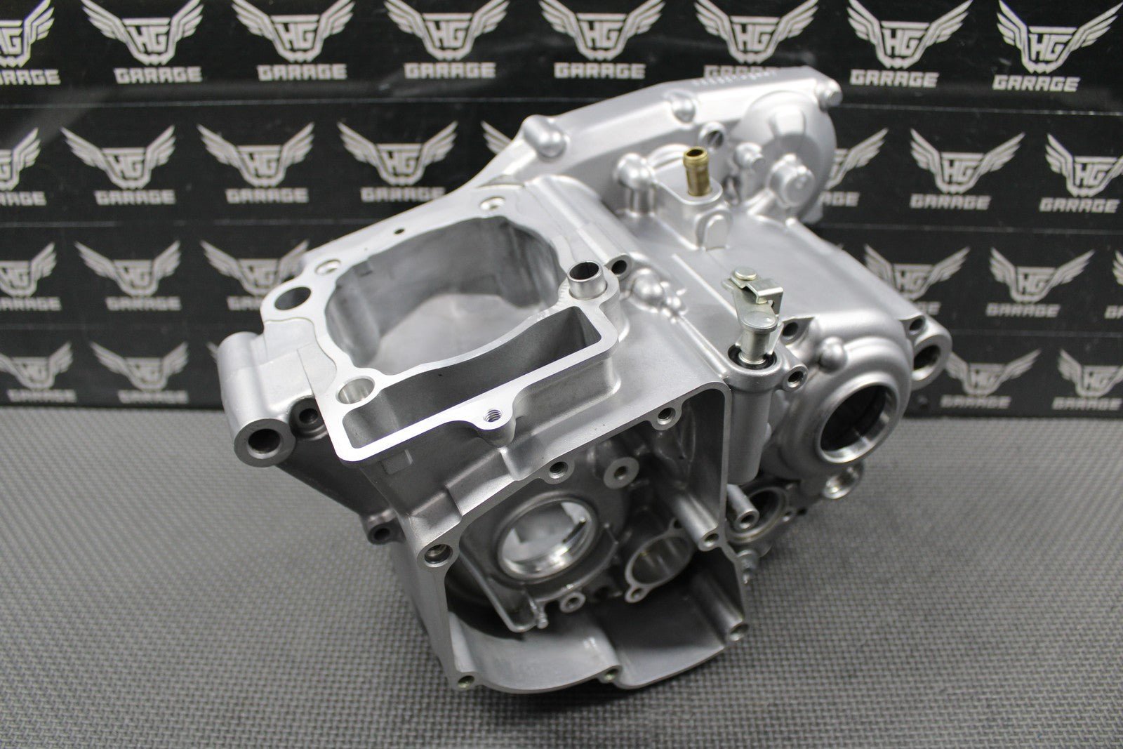 2020 SUZUKI RMZ250 OEM LEFT RIGHT ENGINE CRANKCASE CRANK CASES 11301 - 49850 MINT! - hggarage