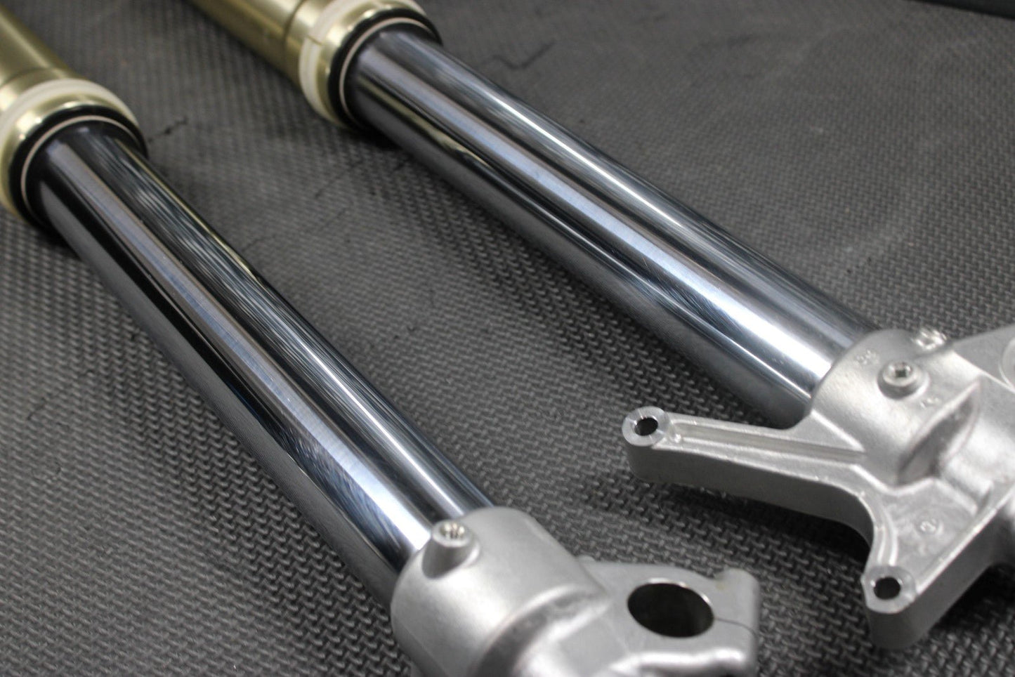 2005 YAMAHA YZ450F OEM RIGHT LEFT FRONT SUSPENSION FORKS SHOCKS 5XD - 23102 - 50 - 00 - hggarage