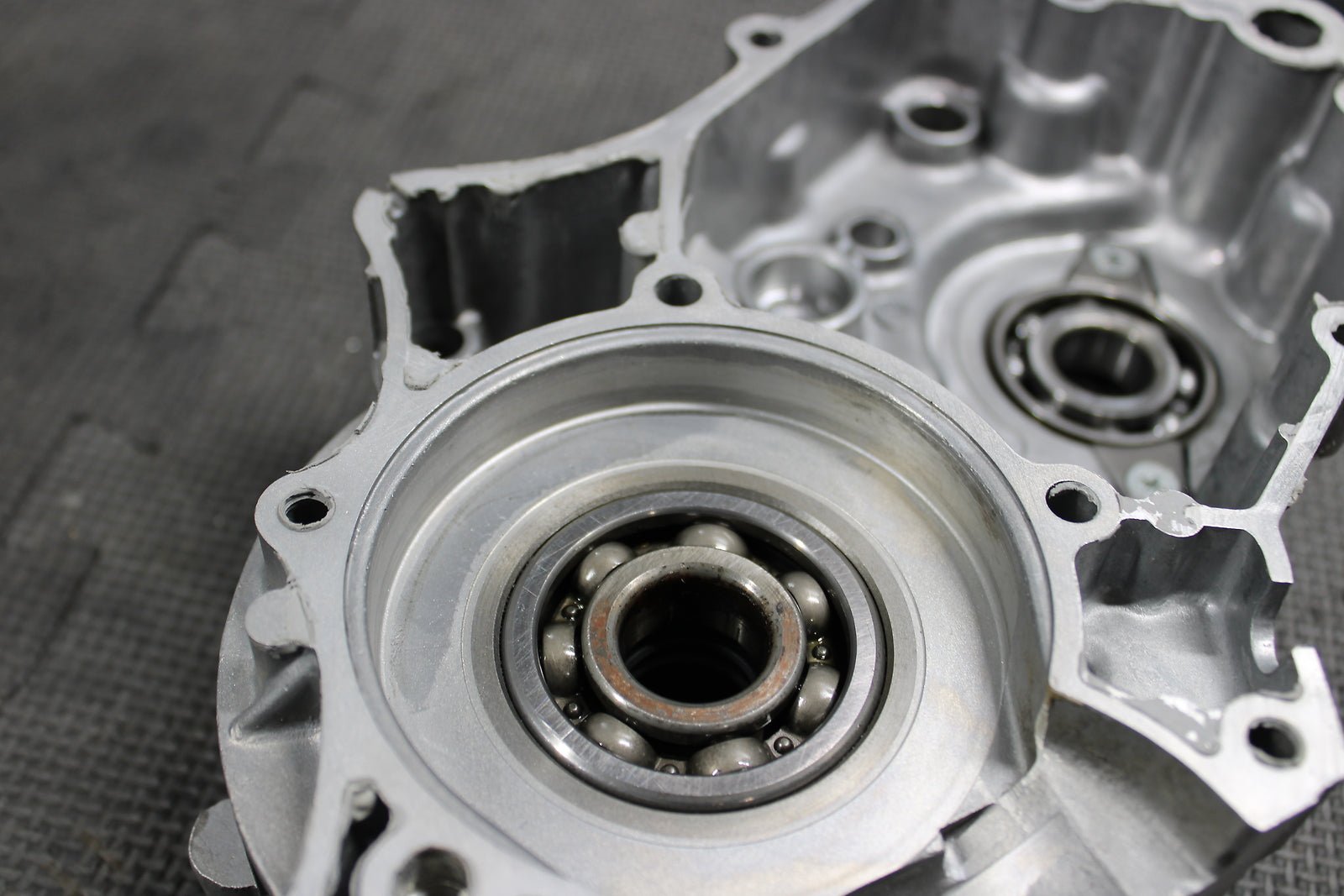2019 KAWASAKI KX100 KX85 OEM LEFT RIGHT ENGINE CRANKCASE BLOCK ASSEMBLY - hggarage