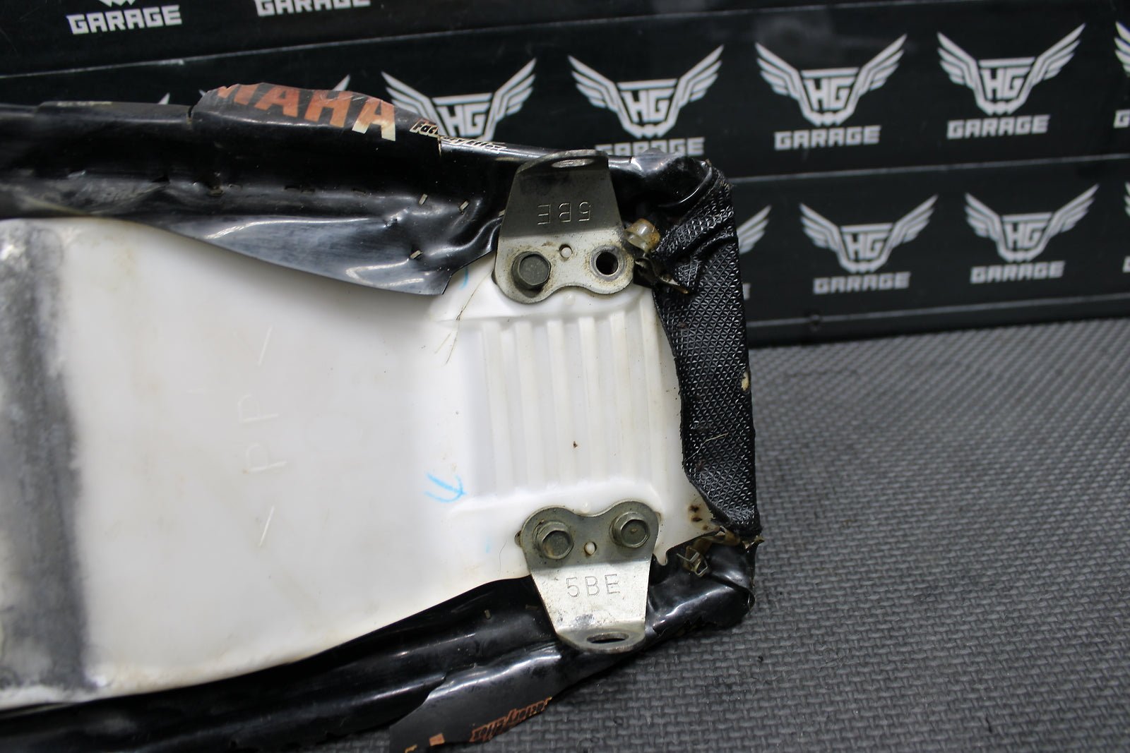 2002 Yamaha YZ426F OEM Seat Saddle Cover Pan Foam 5SF - 24710 - 00 - 00 - hggarage