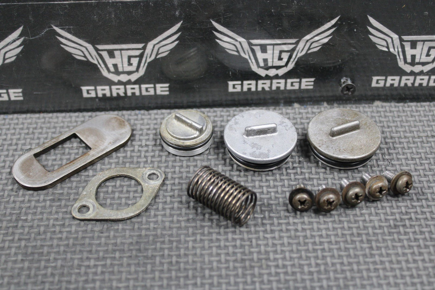1999 SUZUKI RM250 OEM MODEL X EXHAUST POWER VALVE CAP COVERS SPRING 11257 - 37E30 - hggarage