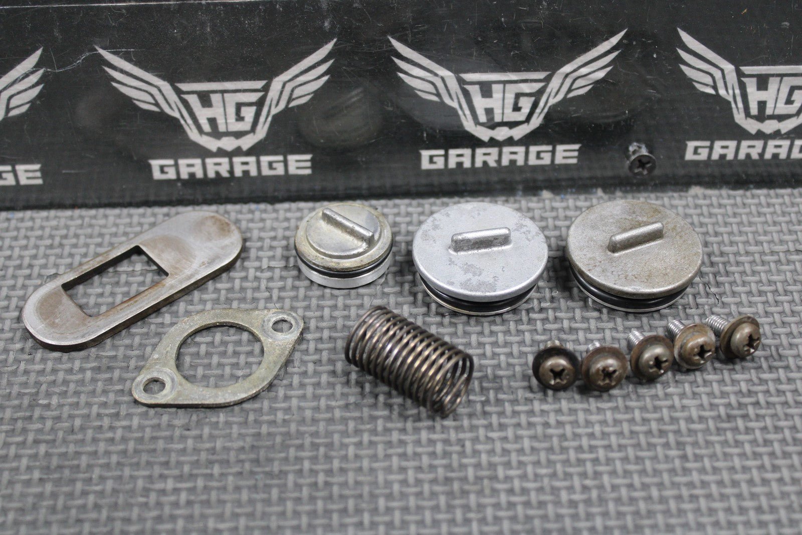 1999 SUZUKI RM250 OEM MODEL X EXHAUST POWER VALVE CAP COVERS SPRING 11257 - 37E30 - hggarage