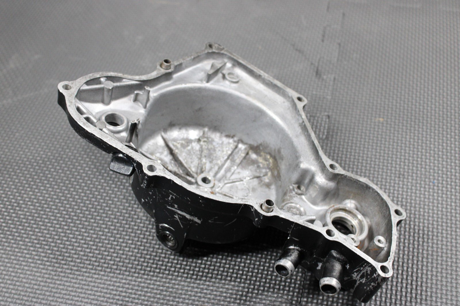 1991 86 - 95 HONDA CR80R OEM ENGINE MOTOR SIDE CLUTCH COVER 11330 - GS2 - 405 - hggarage