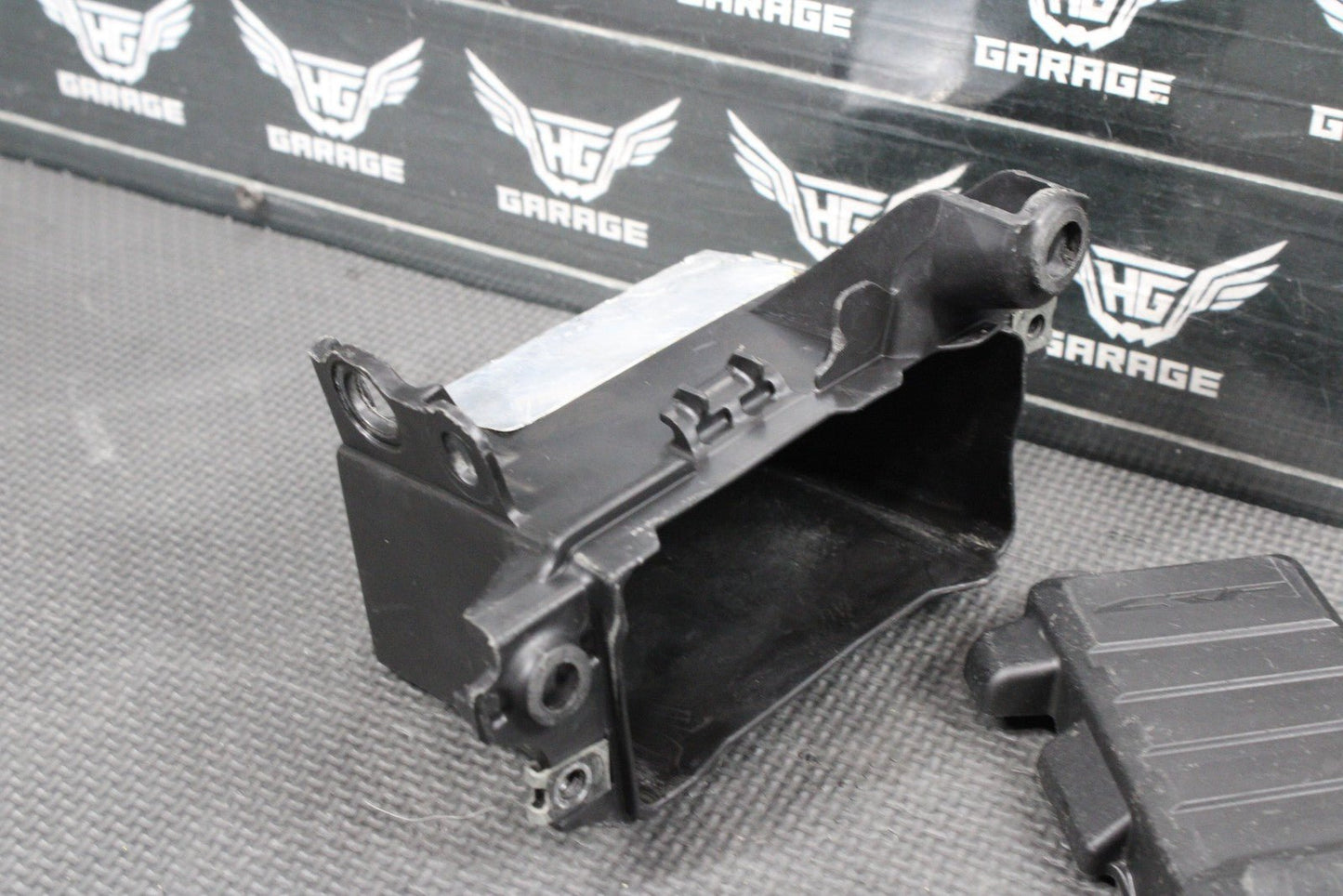 2023 HONDA CRF250R OEM PLASTIC BATTERY TRAY BOX 50325 - K95 - AA0 - hggarage
