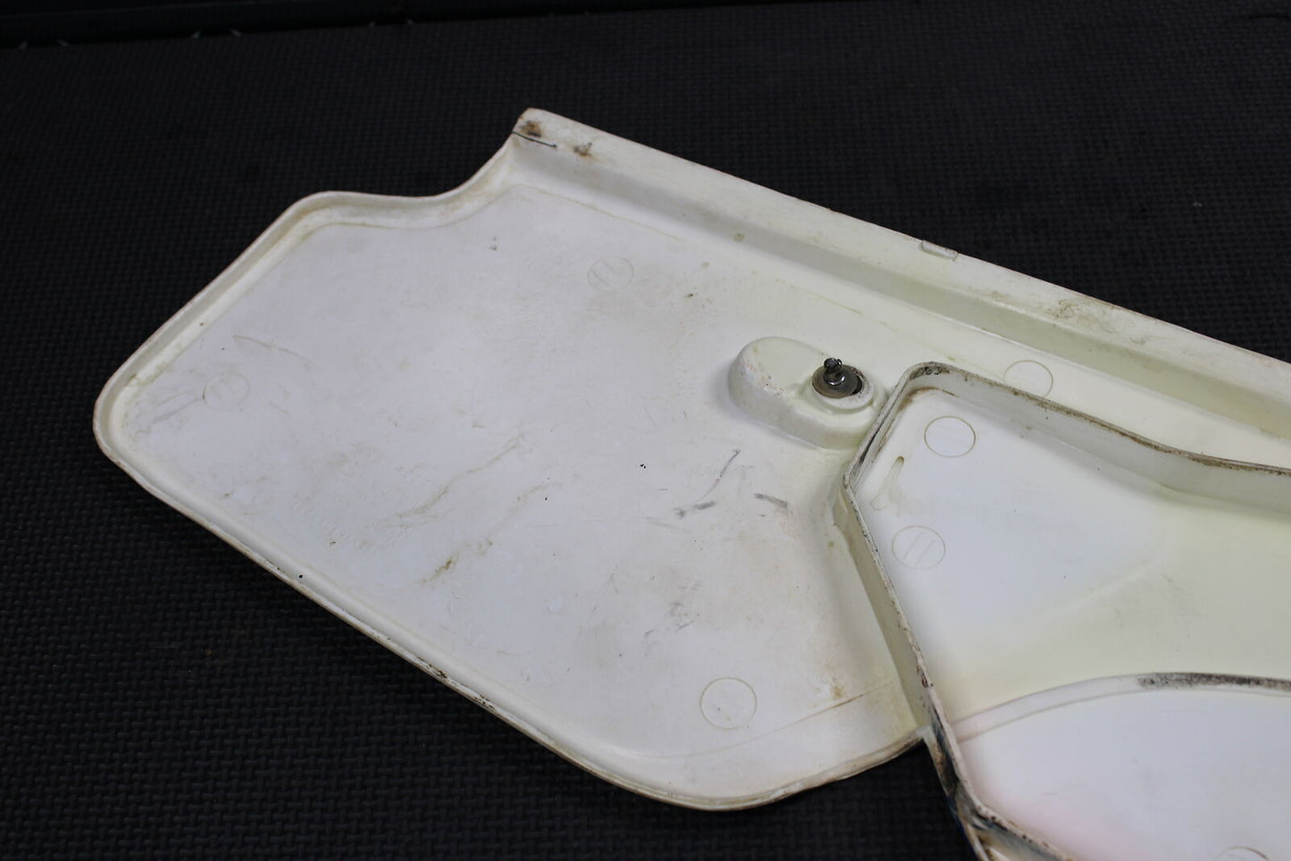 1986 HONDA 86-88 XR250R OEM LEFT SIDE AIRBOX PANEL PLASTIC