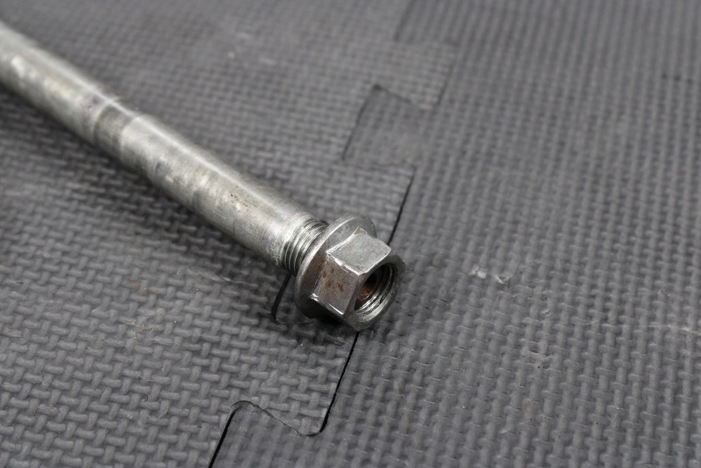 1986 86 - 89 KAWASAKI KDX200 OEM FRONT WHEEL RIM AXLE PIVOT BOLT 41068 - 1210 - hggarage