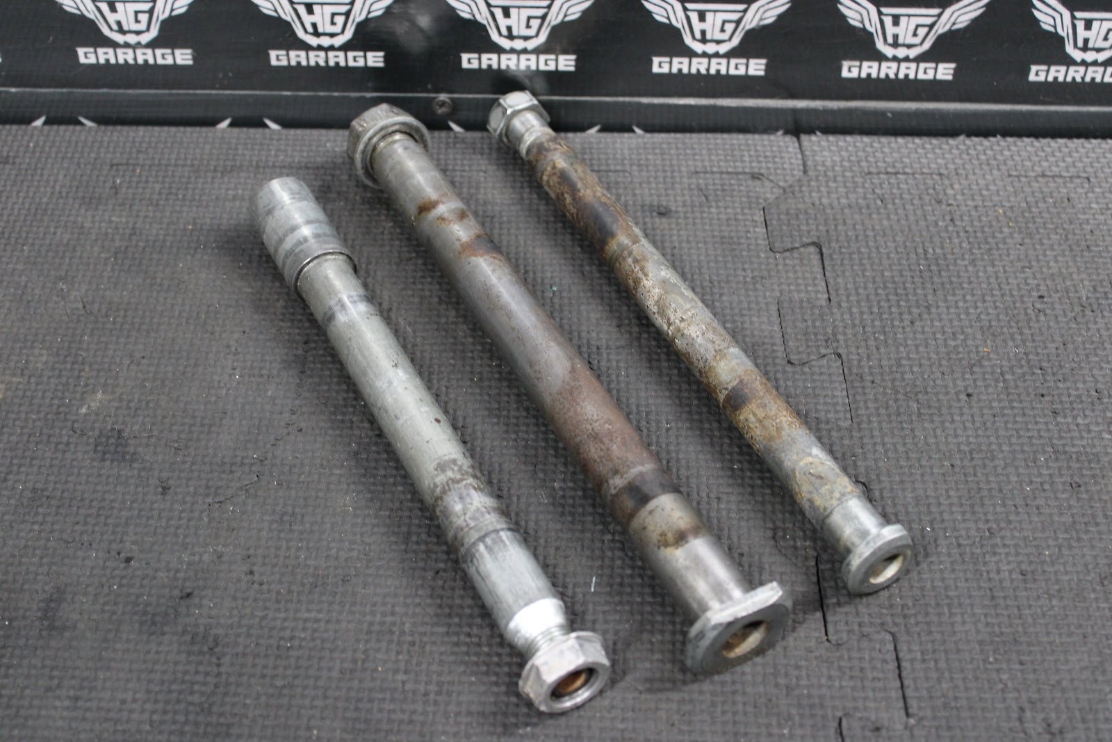 2007 YAMAHA YZ450F OEM FRONT REAR AXLE BACK WHEEL RIM SWINGARM PIVOT BOLT AXLES - hggarage