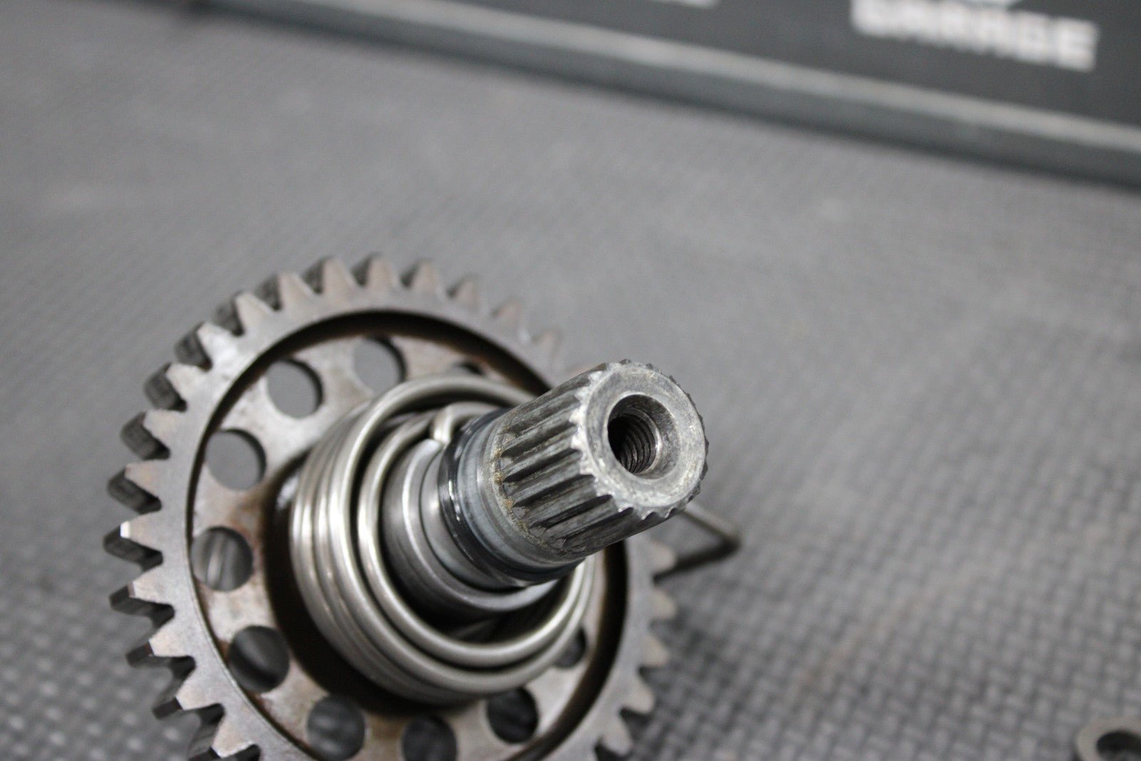2007 04 - 08 HONDA CRF450R OEM KICKSTART KICK START SHAFT W IDLER GEAR ASSEMBLY - hggarage