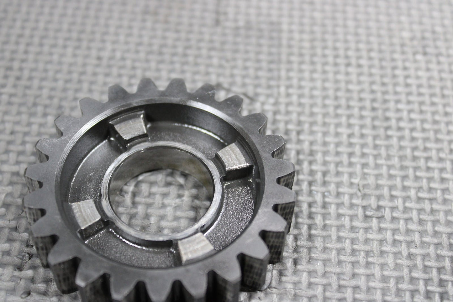 1999 HONDA CR500R OEM TRANSMISSION COUNTER SHAFT 3RD GEAR 23T 23451 - ML3 - 000 - hggarage