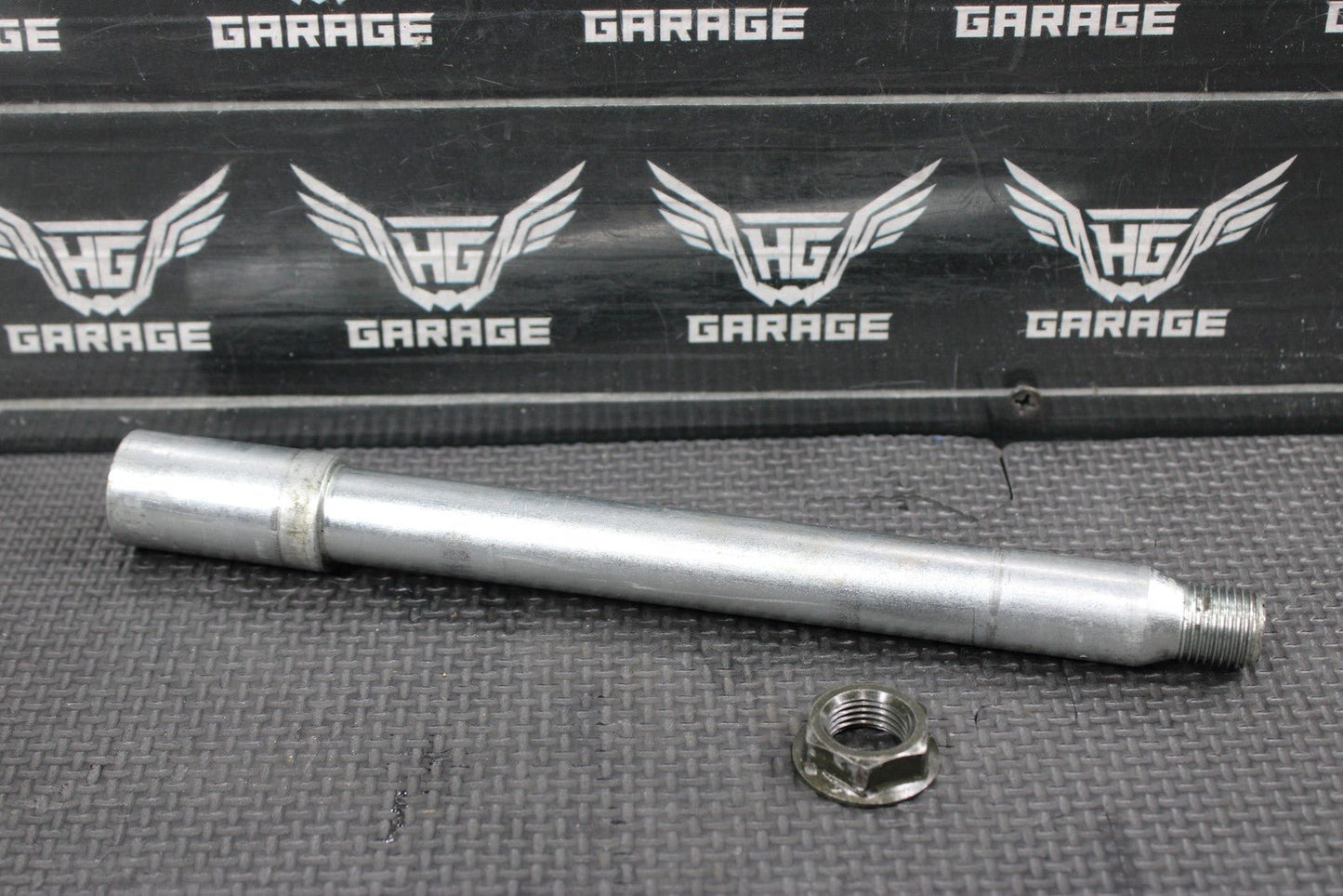 2005 YAMAHA YZ450F OEM FRONT WHEEL RIM AXLE PIVOT BOLT 1C3 - 25181 - 00 - 00 MINT! - hggarage