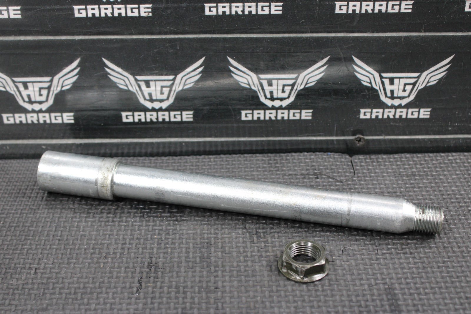 2005 YAMAHA YZ450F OEM FRONT WHEEL RIM AXLE PIVOT BOLT 1C3 - 25181 - 00 - 00 MINT! - hggarage
