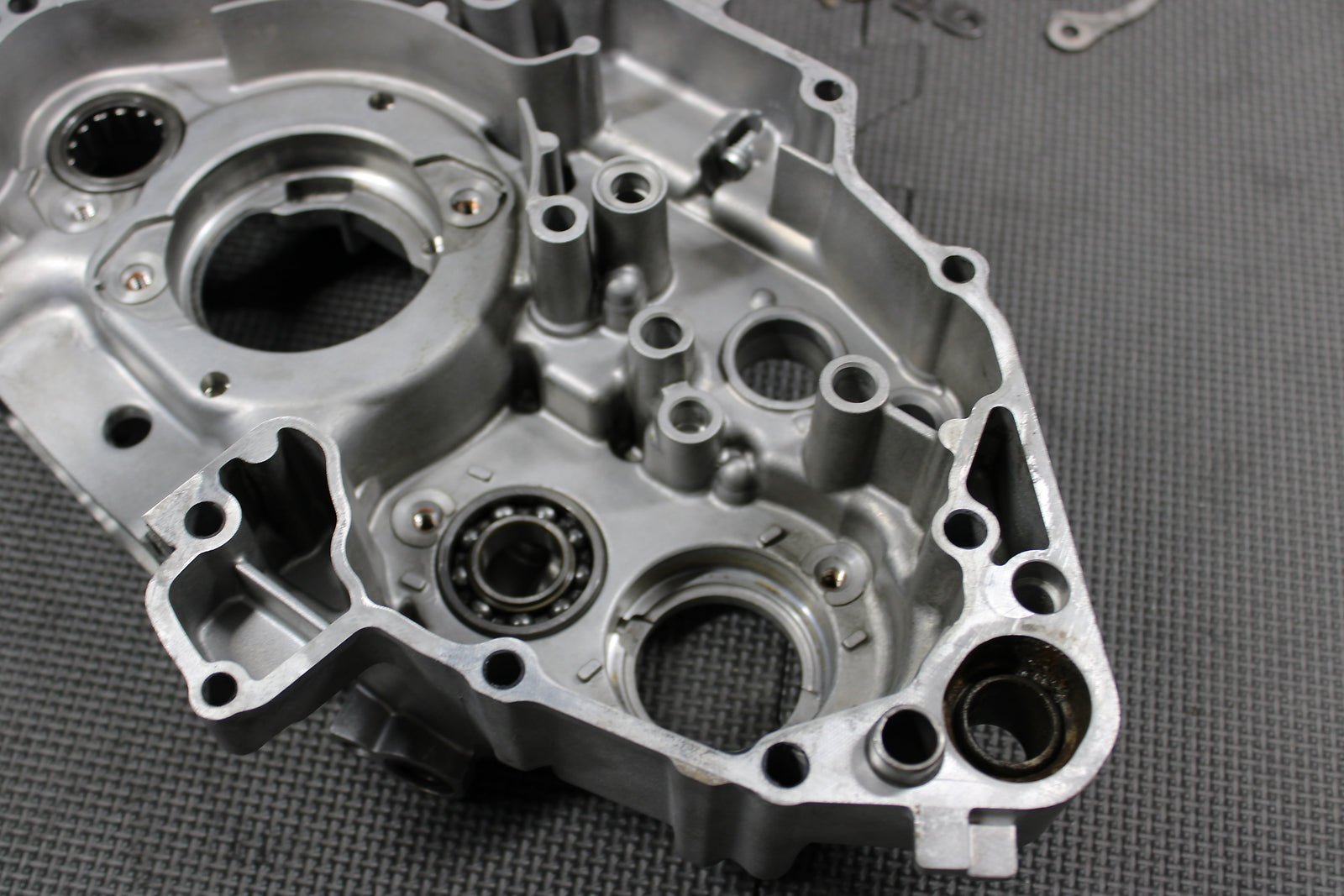 1998 YAMAHA YZ400F OEM LEFT RIGHT ENGINE MOTOR CRANKCASE CRANK CASE BLOCK - hggarage