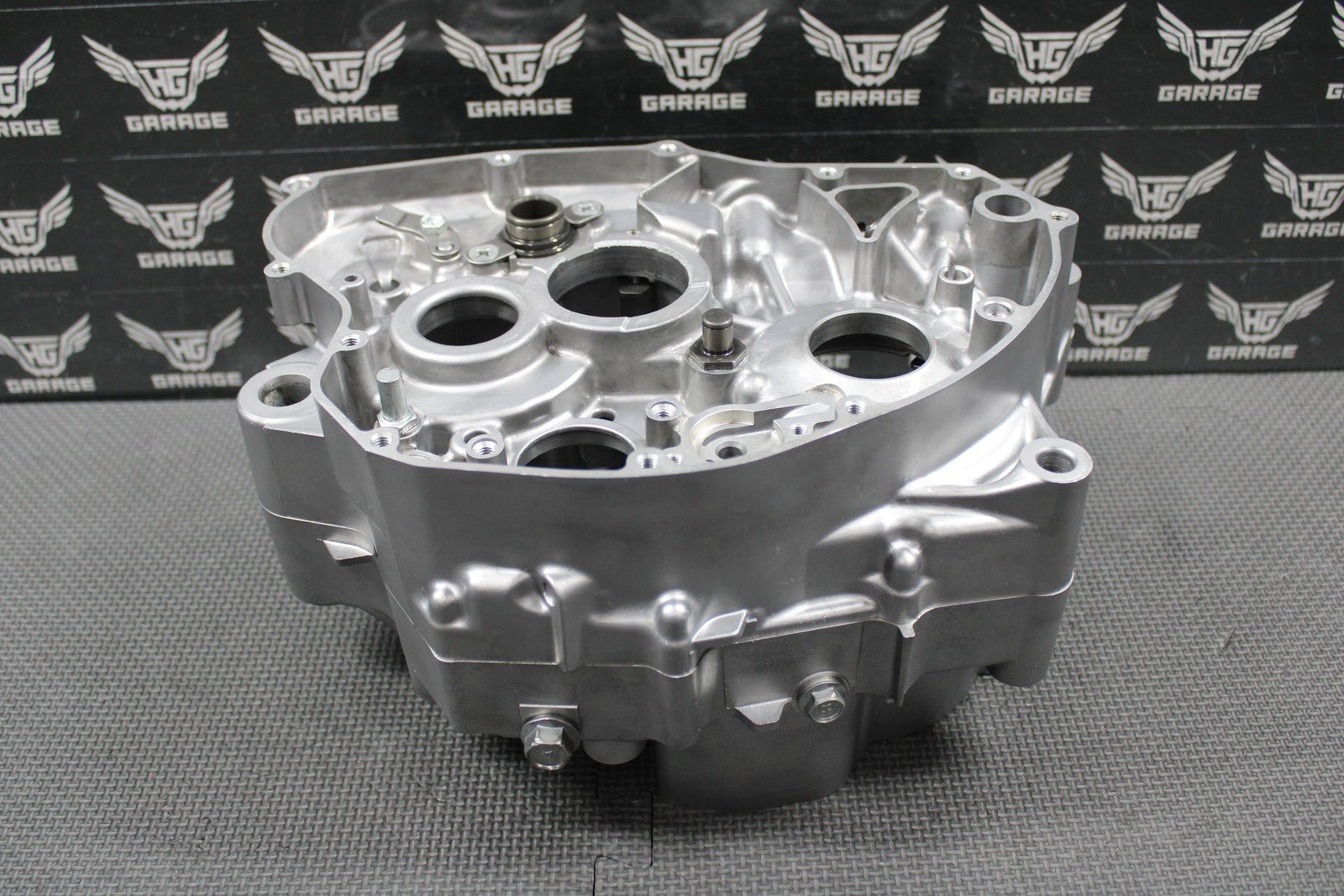2019 SUZUKI 19 - 25 RMZ250 OEM LEFT RIGHT ENGINE CRANKCASE CRANK CASES BLOCK MINT! - hggarage