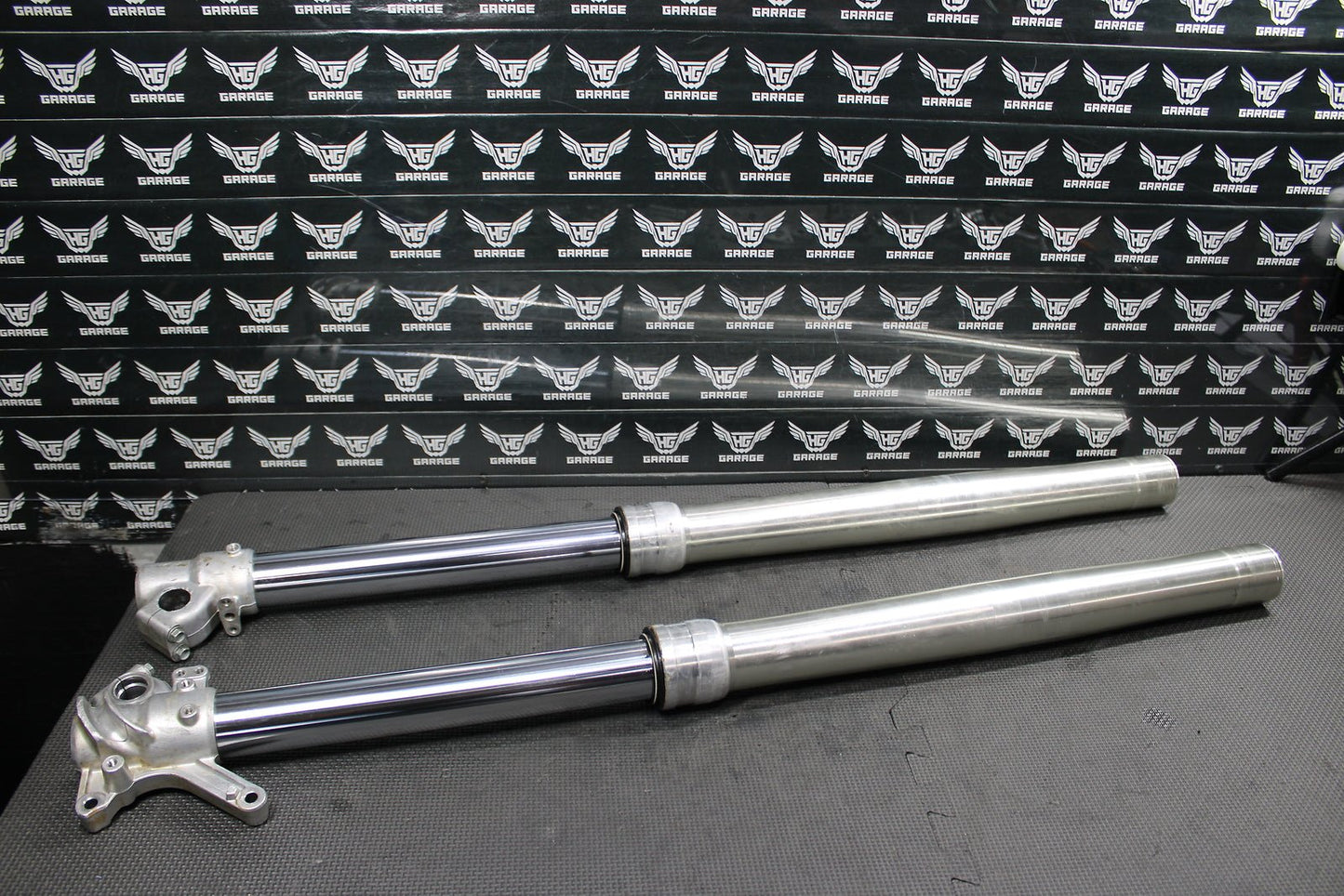 2003 Yamaha YZ125 OEM KYB Right Left Front Suspension Forks Shocks 5UN - 23102 - 00 - hggarage