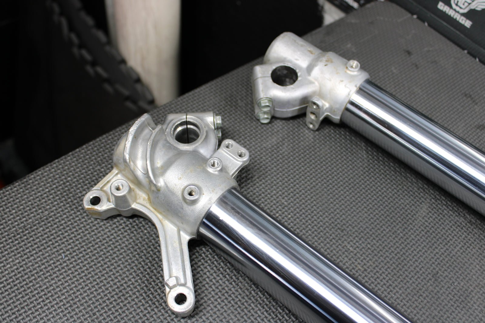 2003 Yamaha YZ125 OEM KYB Right Left Front Suspension Forks Shocks 5UN - 23102 - 00 - hggarage
