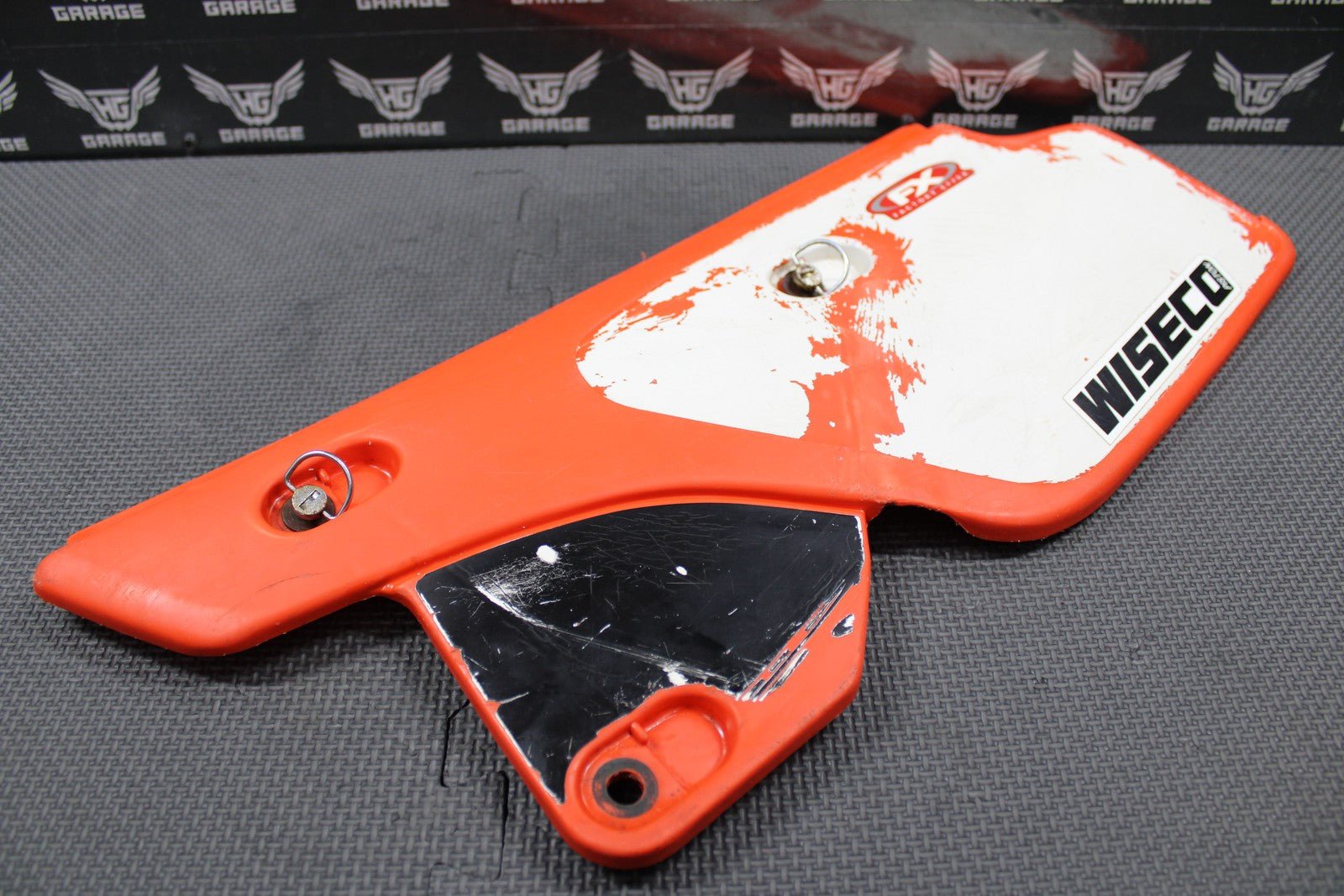 1989 HONDA XR250R OEM LEFT REAR PLASTIC PANEL PLATE AIRBOX COVER 83603 - KT1 - 900ZB - hggarage
