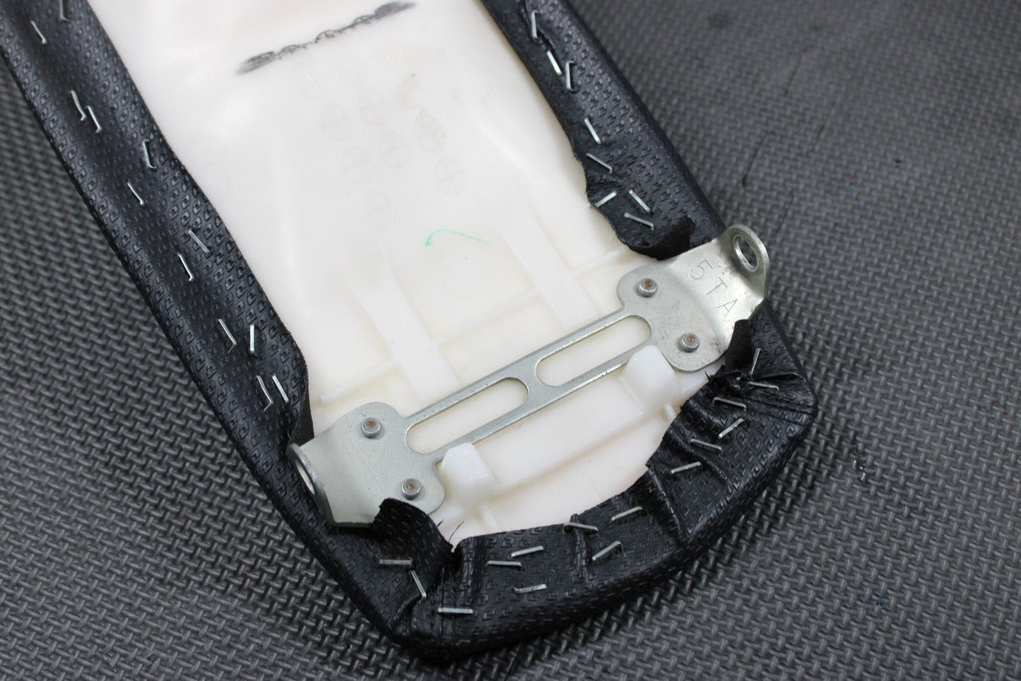 2005 YAMAHA 04 - 05 YZ450F OEM SEAT SADDLE CUSHION PAN 5XD - 24710 - 00 - 00 - hggarage