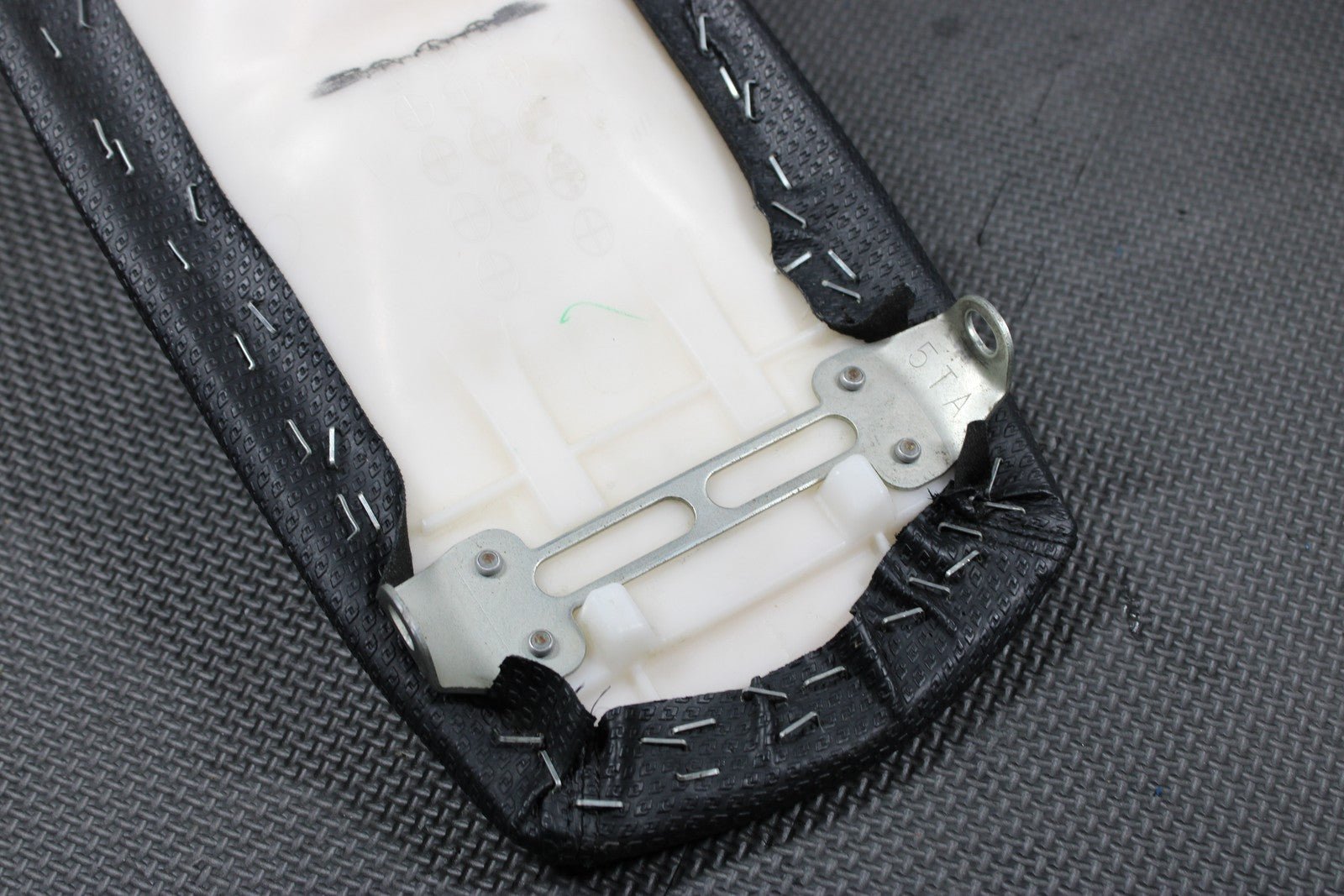 2005 YAMAHA 04 - 05 YZ450F OEM SEAT SADDLE CUSHION PAN 5XD - 24710 - 00 - 00 - hggarage