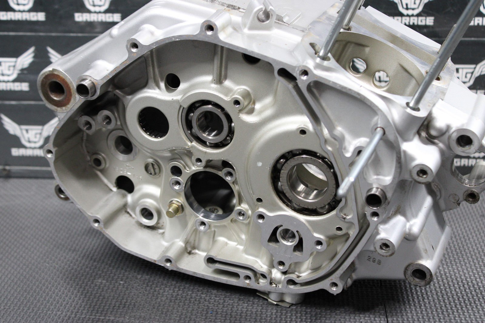 2005 SUZUKI DR200SE K5 OEM LEFT RIGHT ENGINE MOTOR CRANKCASE CRANK CASES BLOCK - hggarage