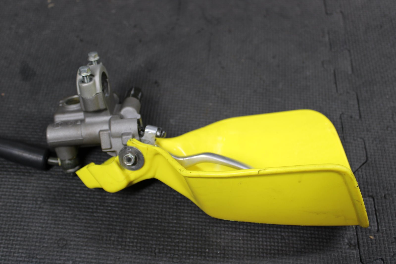 2004 SUZUKI DRZ250 OEM NISSIN FRONT BRAKE CALIPER MASTER CYLINDER ASSEMBLY - hggarage