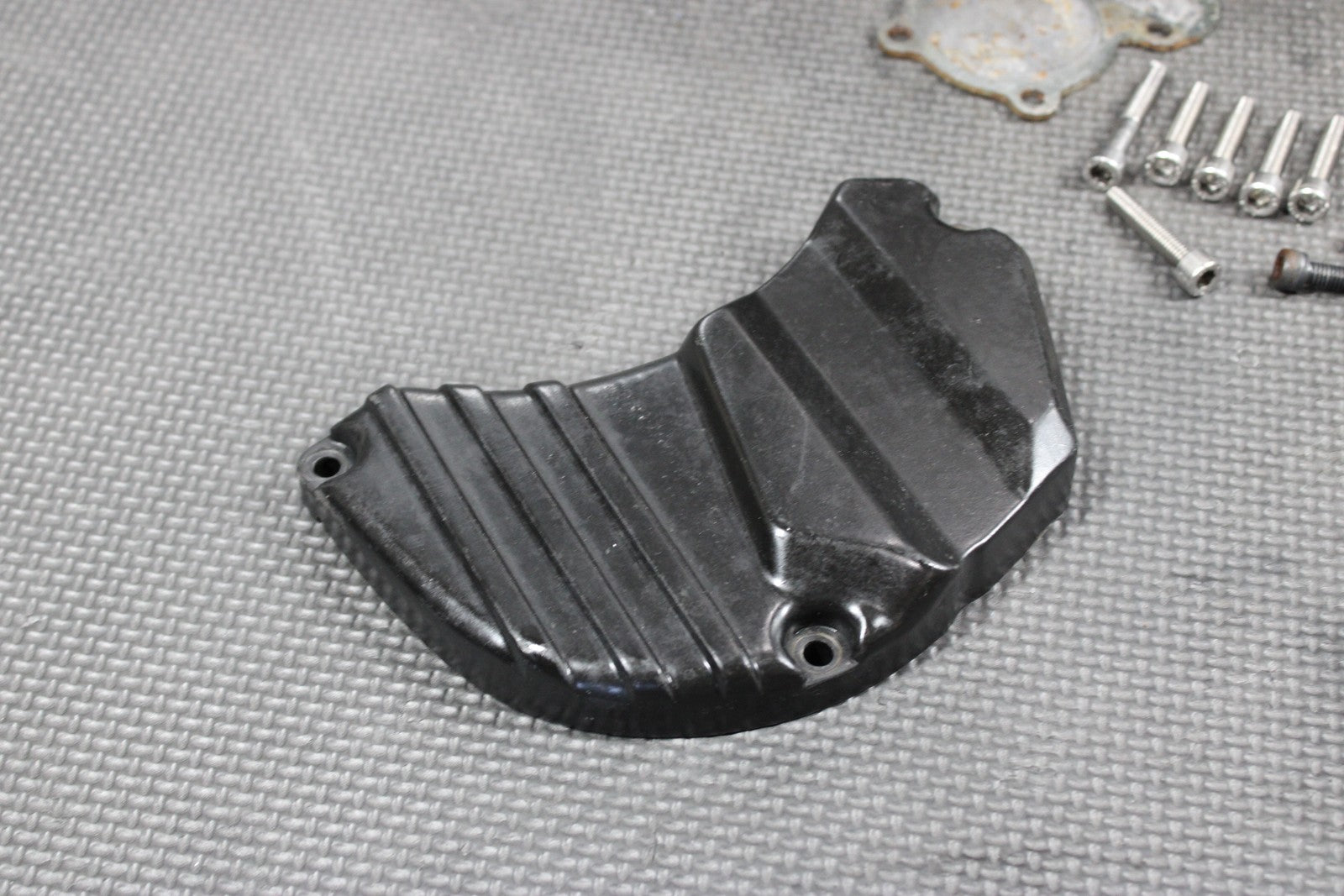 1991 YAMAHA BANSHEE 350 OEM ENGINE MOTOR RIGHT SIDE CLUTCH COVER 2GU - 15421 - 00 - 00 - hggarage