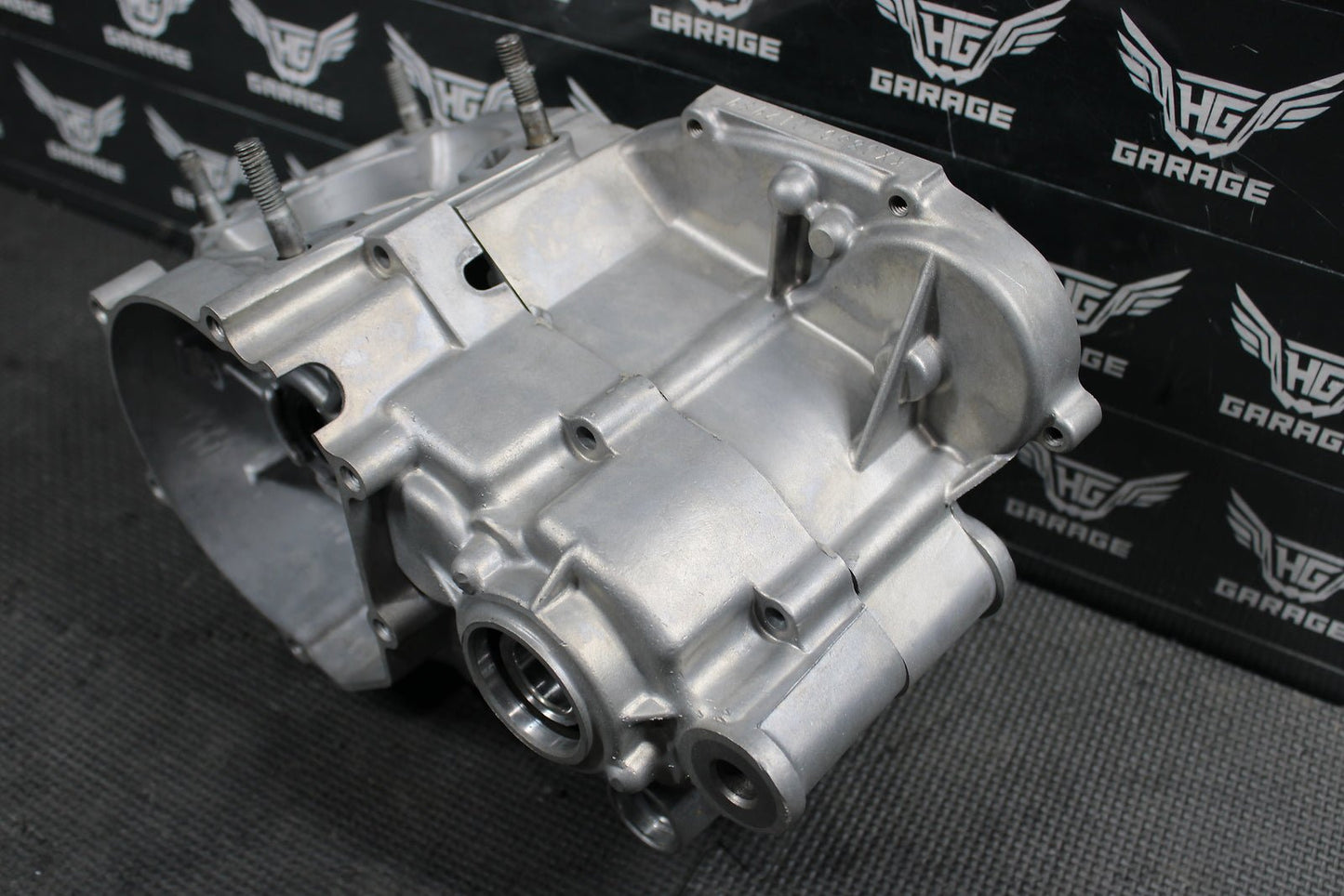 2019 KAWASAKI KX100 KX85 OEM LEFT RIGHT ENGINE CRANKCASE BLOCK ASSEMBLY - hggarage