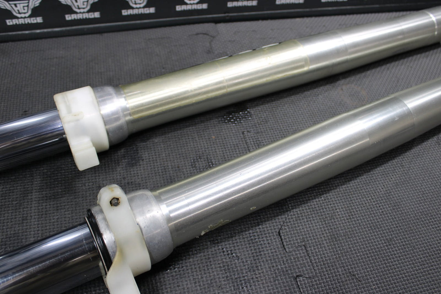 2000 Yamaha YZ250 OEM KYB Right Left Front Suspension Forks Shocks 5HC - 23102 - 00 - hggarage