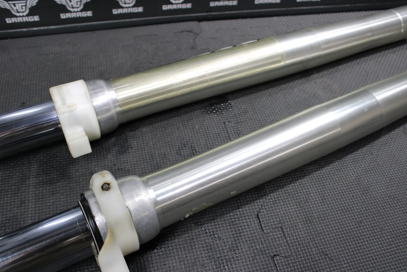 2000 Yamaha YZ250 OEM KYB Right Left Front Suspension Forks Shocks 5HC - 23102 - 00 - hggarage