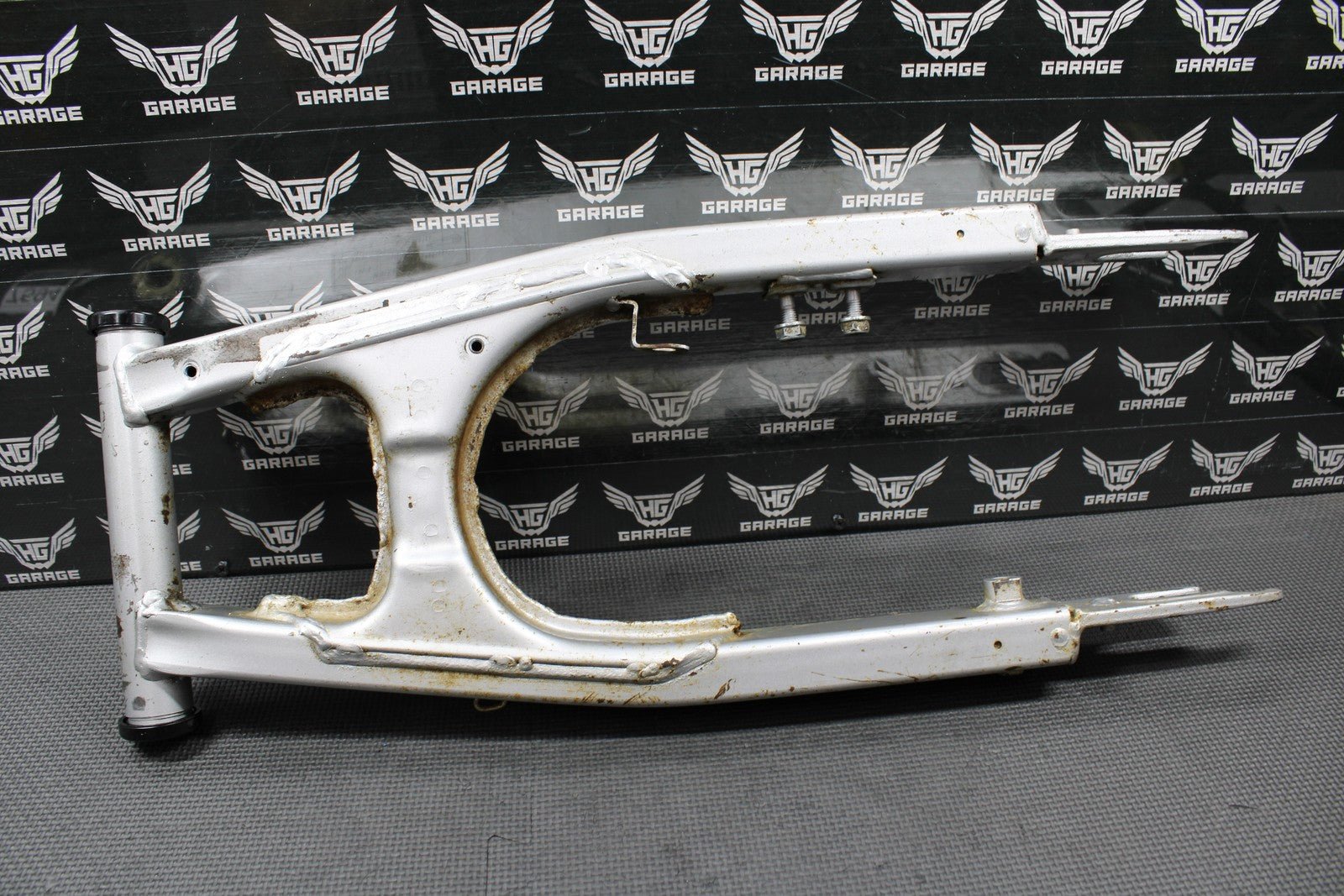 2002 00 - 02 HONDA XR200R OEM SWINGARM SWING ARM SUSPENSION 52200 - KT0 - A30ZA - hggarage