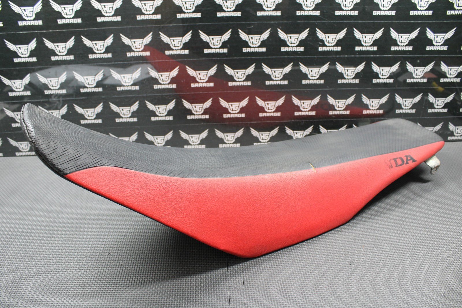 2004 2005 HONDA CRF250R OEM SEAT SADDLE FOAM PAN COMPLETE 77100 - KRN - 730 - hggarage
