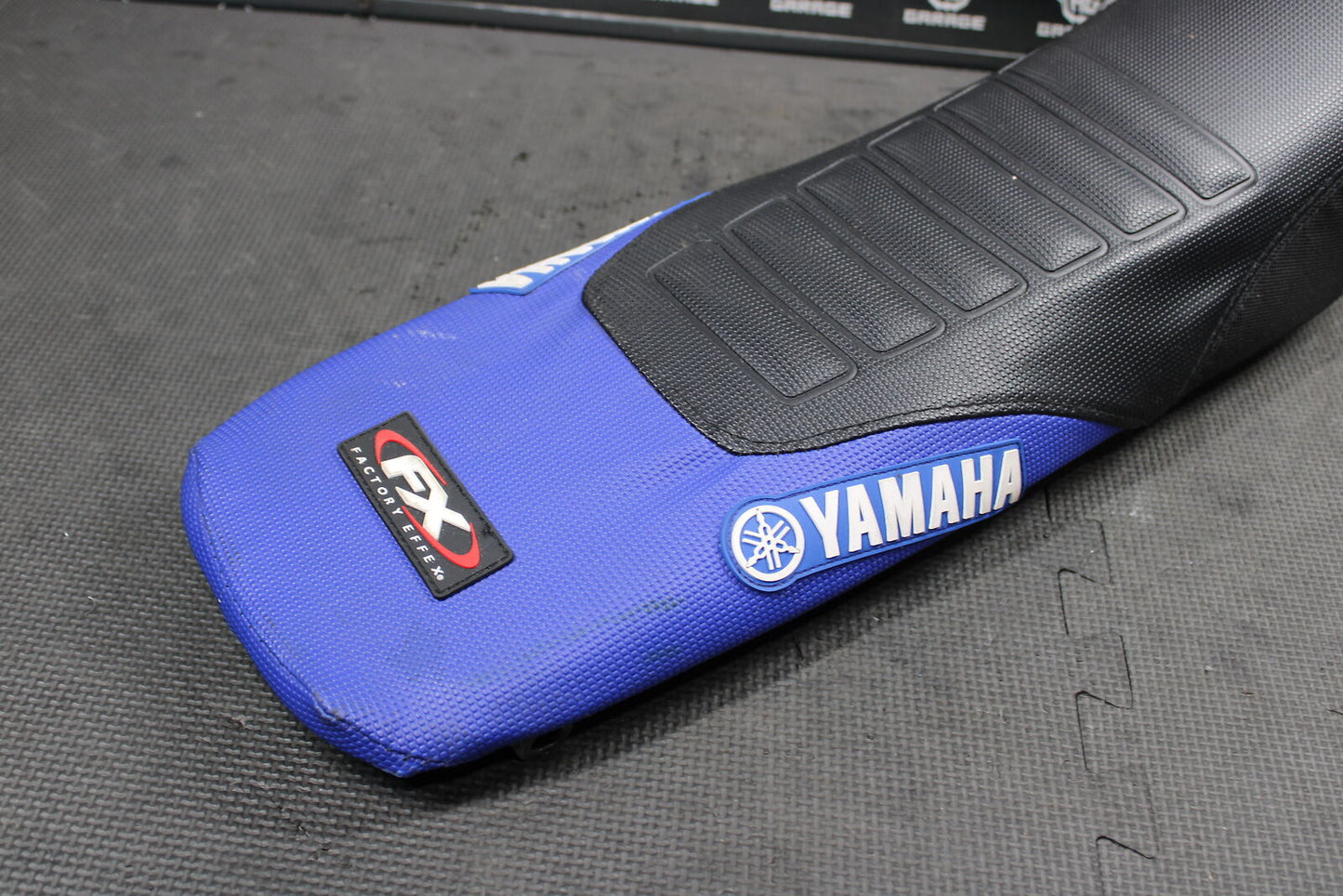 2005 YAMAHA YZ250F OEM SEAT SADDLE CUSHION ASSEMBLY 5XD-24710-00-00